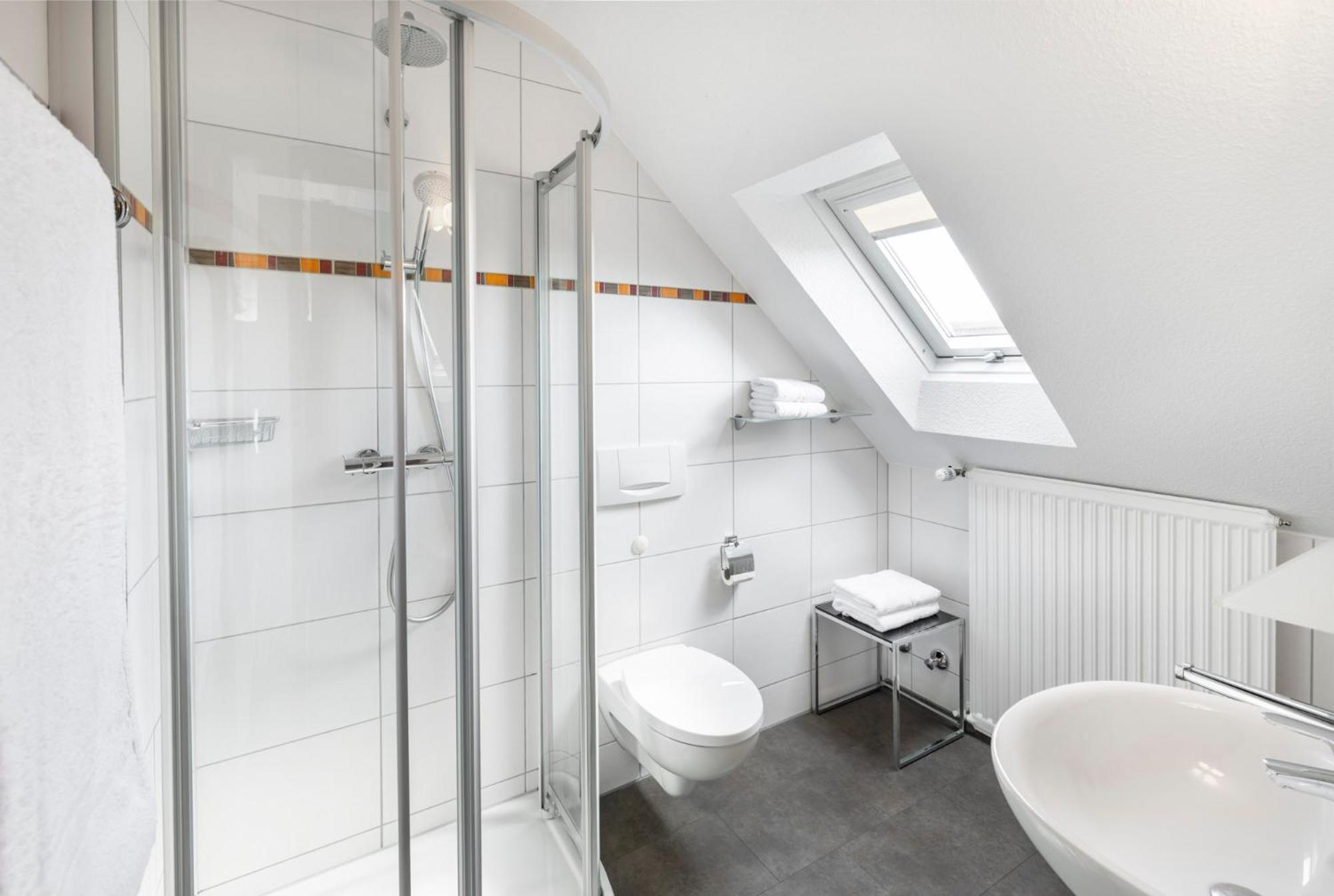 Doppelzimmer mit Balkon or seitlichem Seeblick