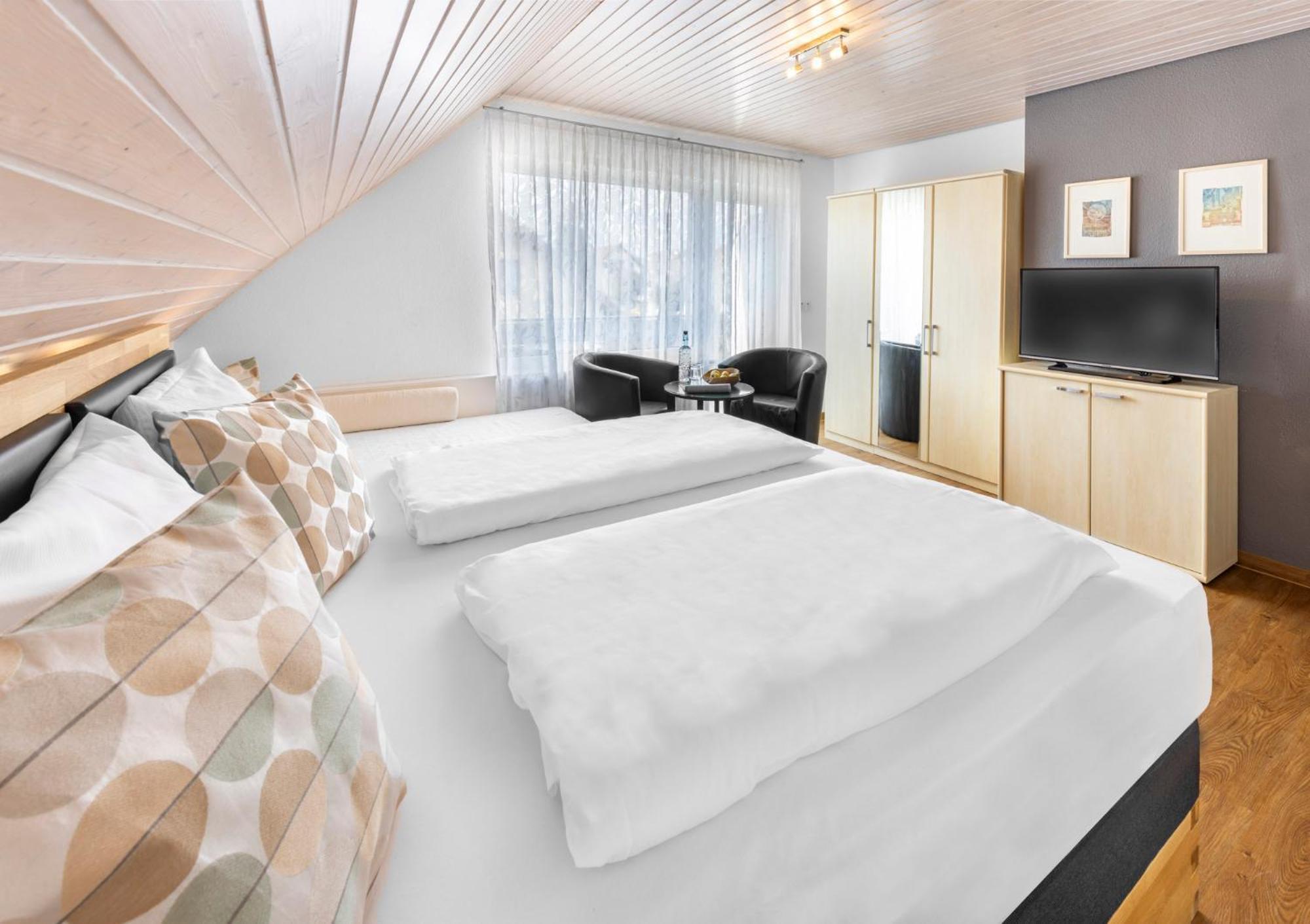 Doppelzimmer mit Balkon or seitlichem Seeblick