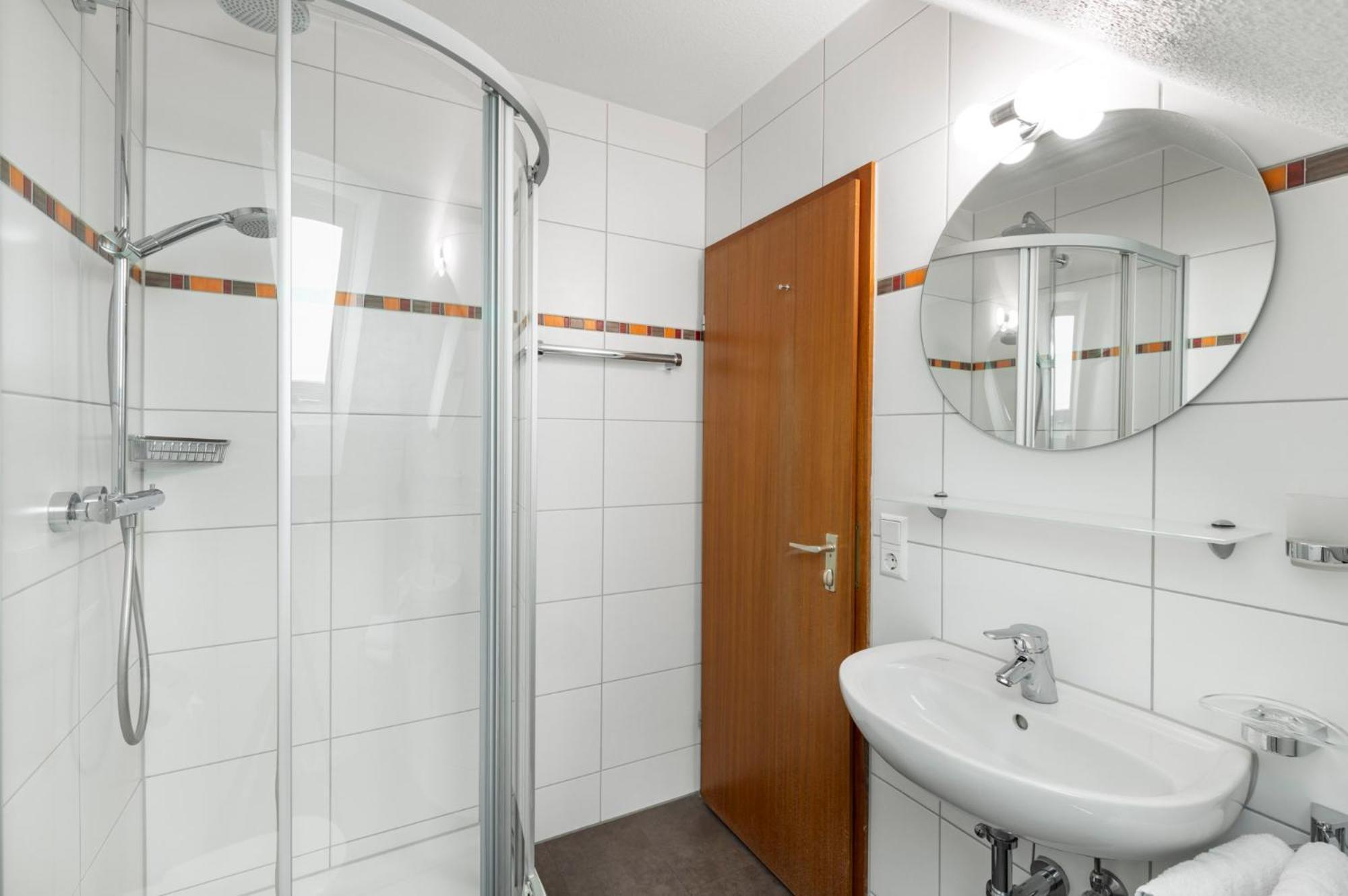 Doppelzimmer mit seitlichem Seeblick
