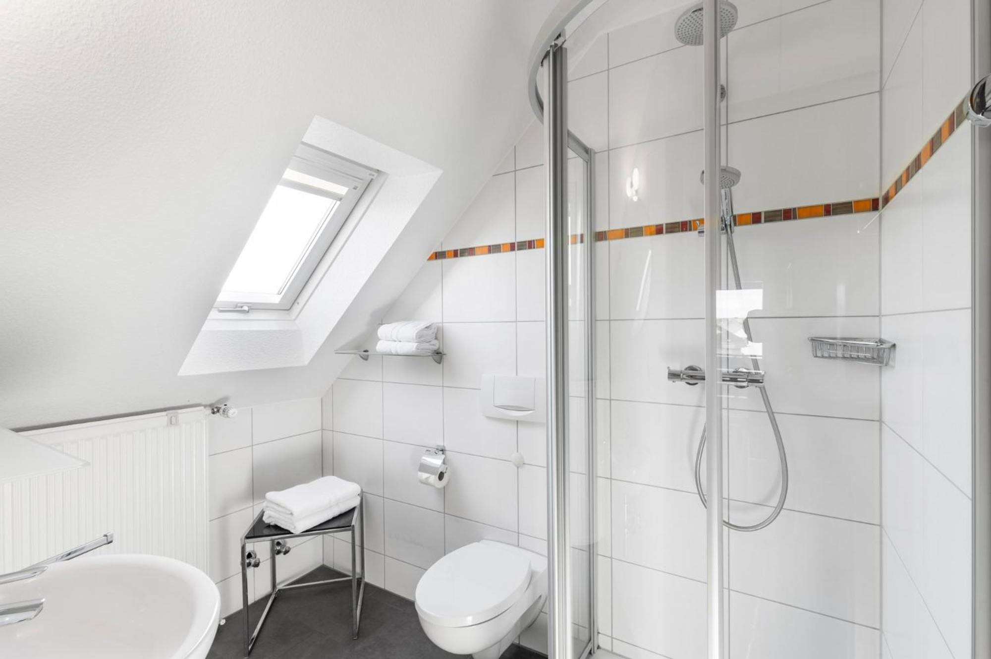 Doppelzimmer mit seitlichem Seeblick
