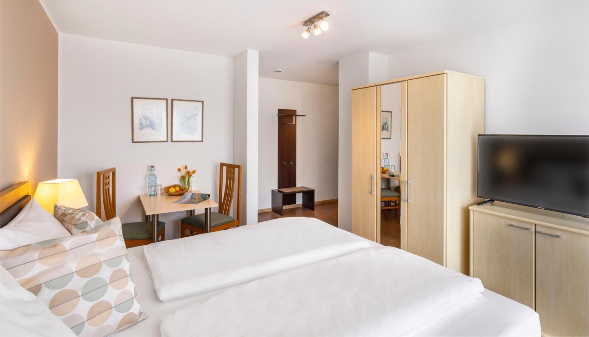 Doppelzimmer mit seitlichem Seeblick