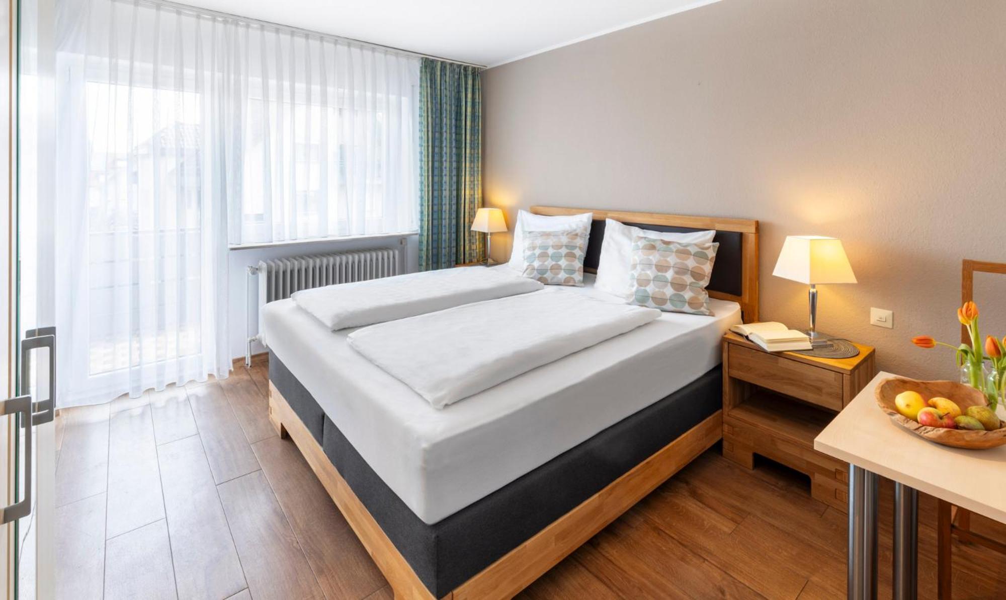 Doppelzimmer mit seitlichem Seeblick