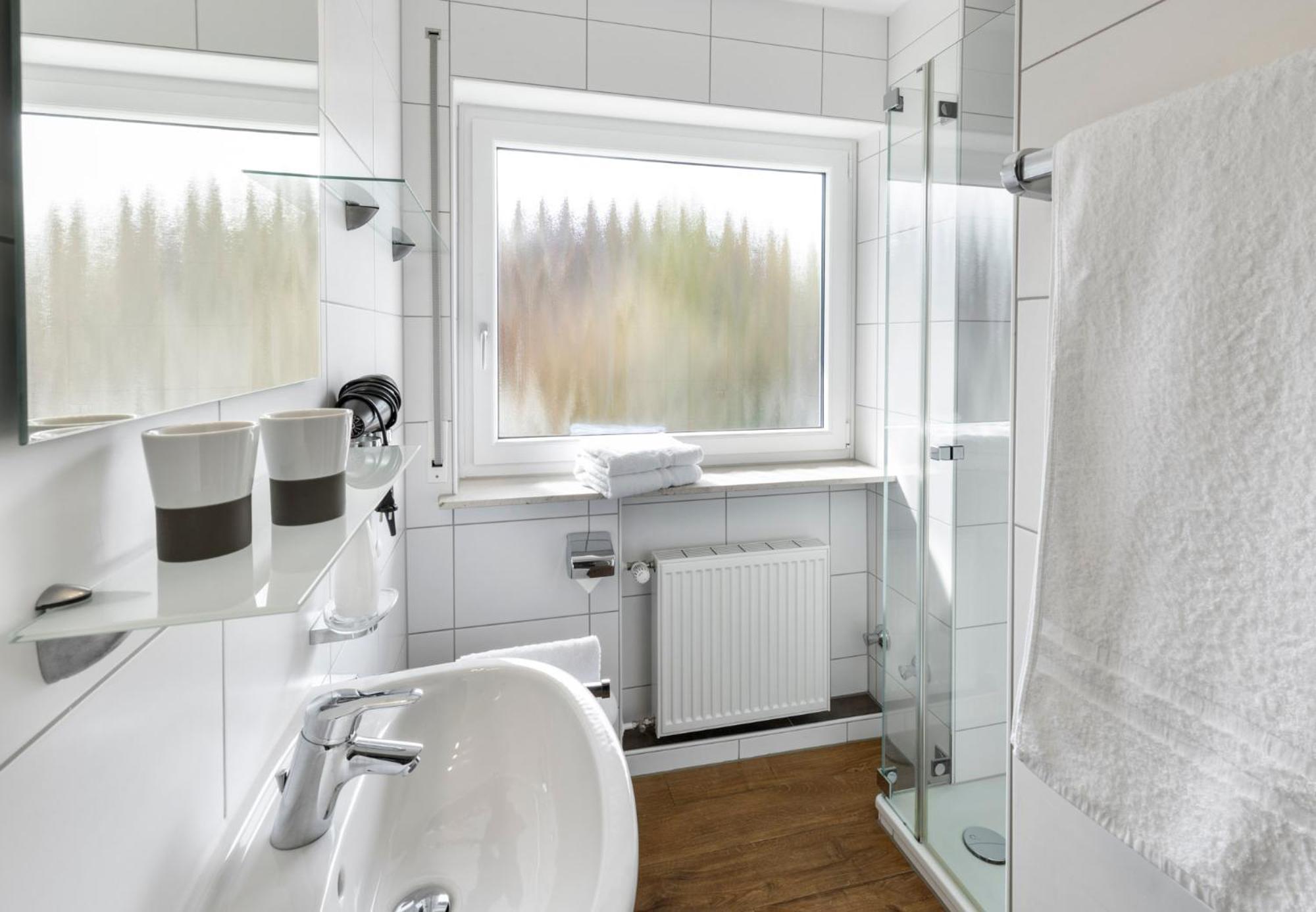 Doppelzimmer mit seitlichem Seeblick