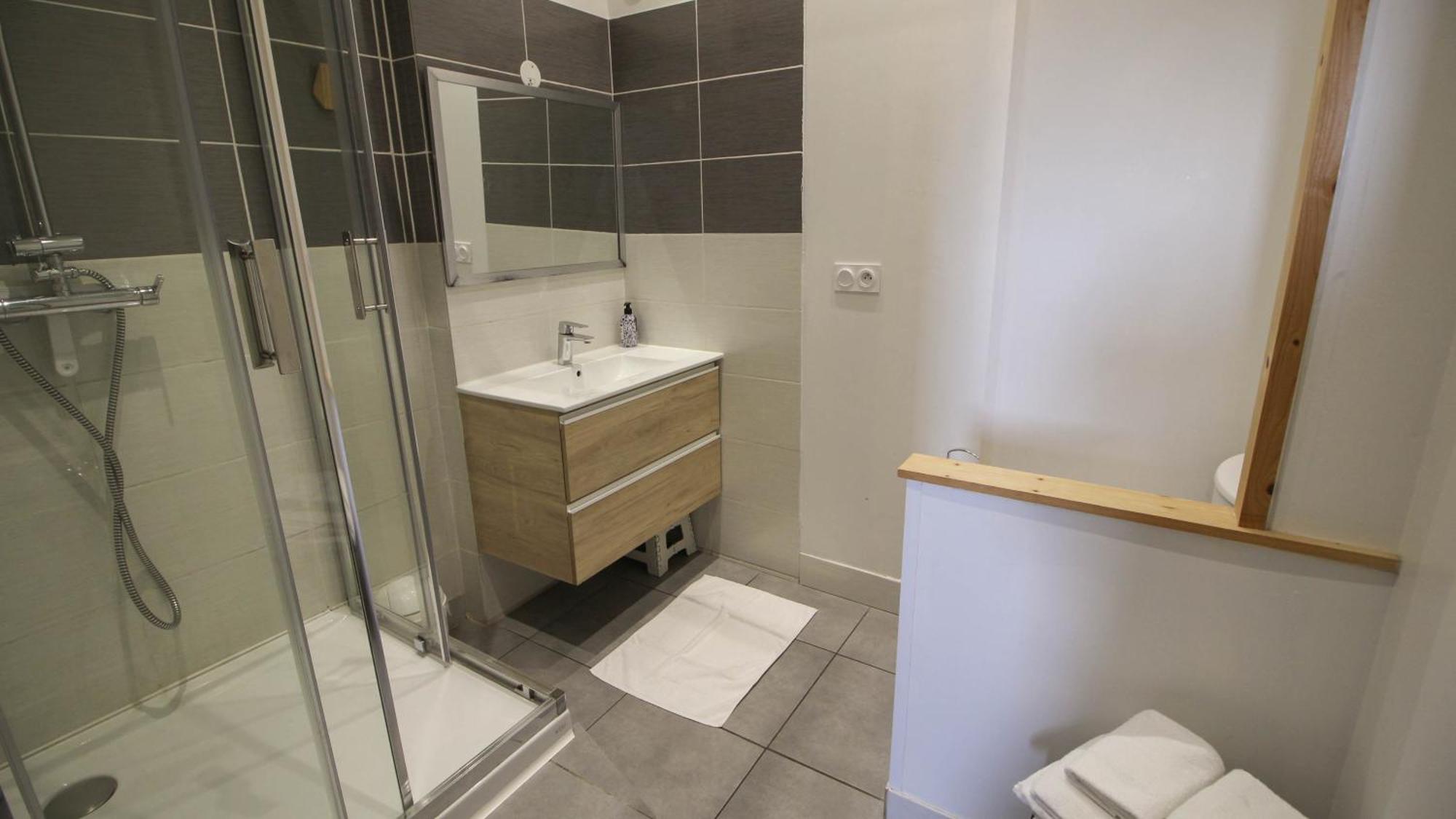One-Bedroom Apartment,1563486130:JPEG