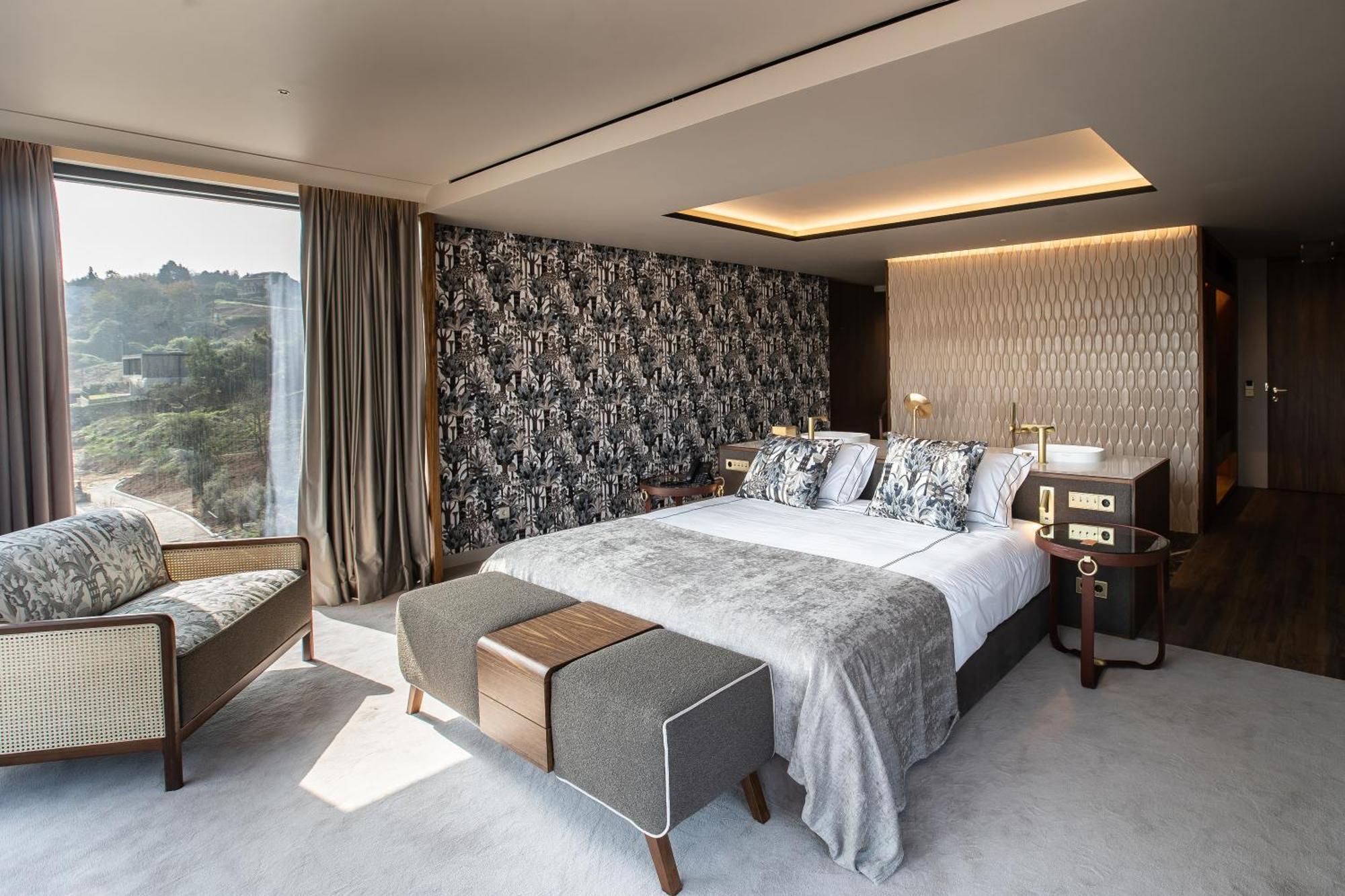 Signature Suite