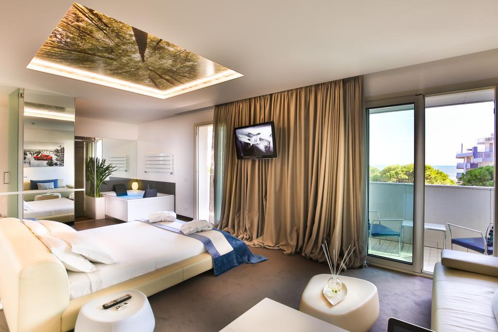 Royal Suite Beach Access
