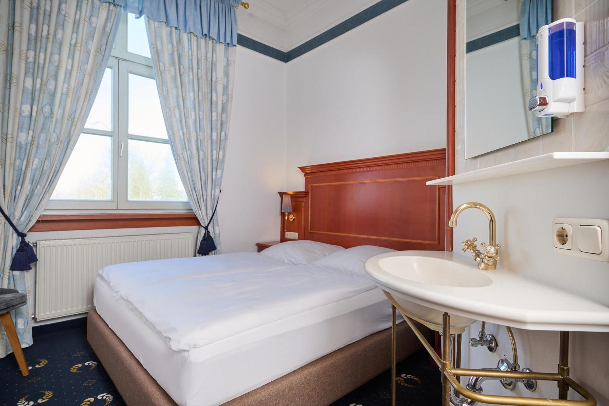 Single Room Private Bathroom