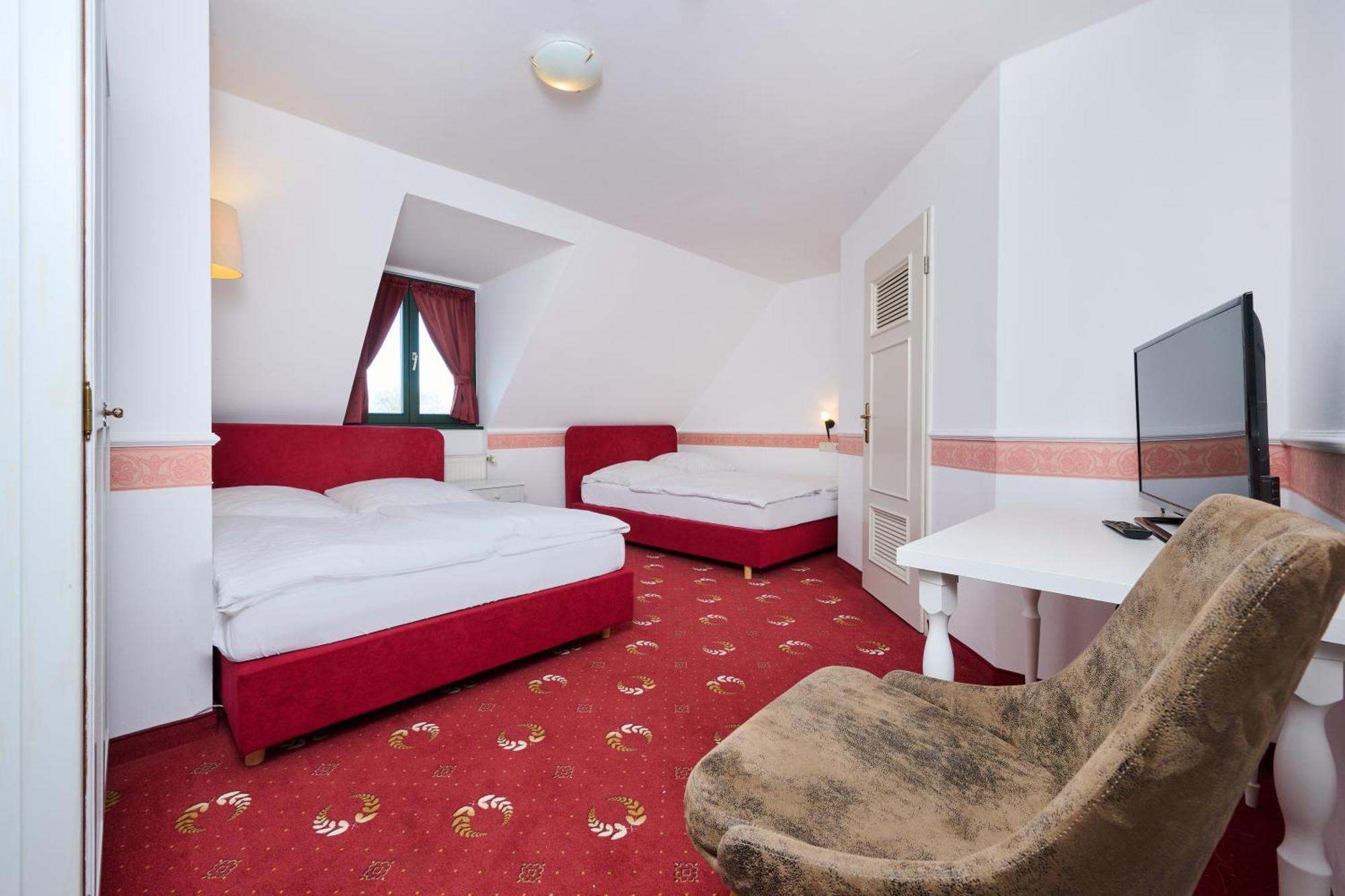 Quadruple Room Private Bathroom