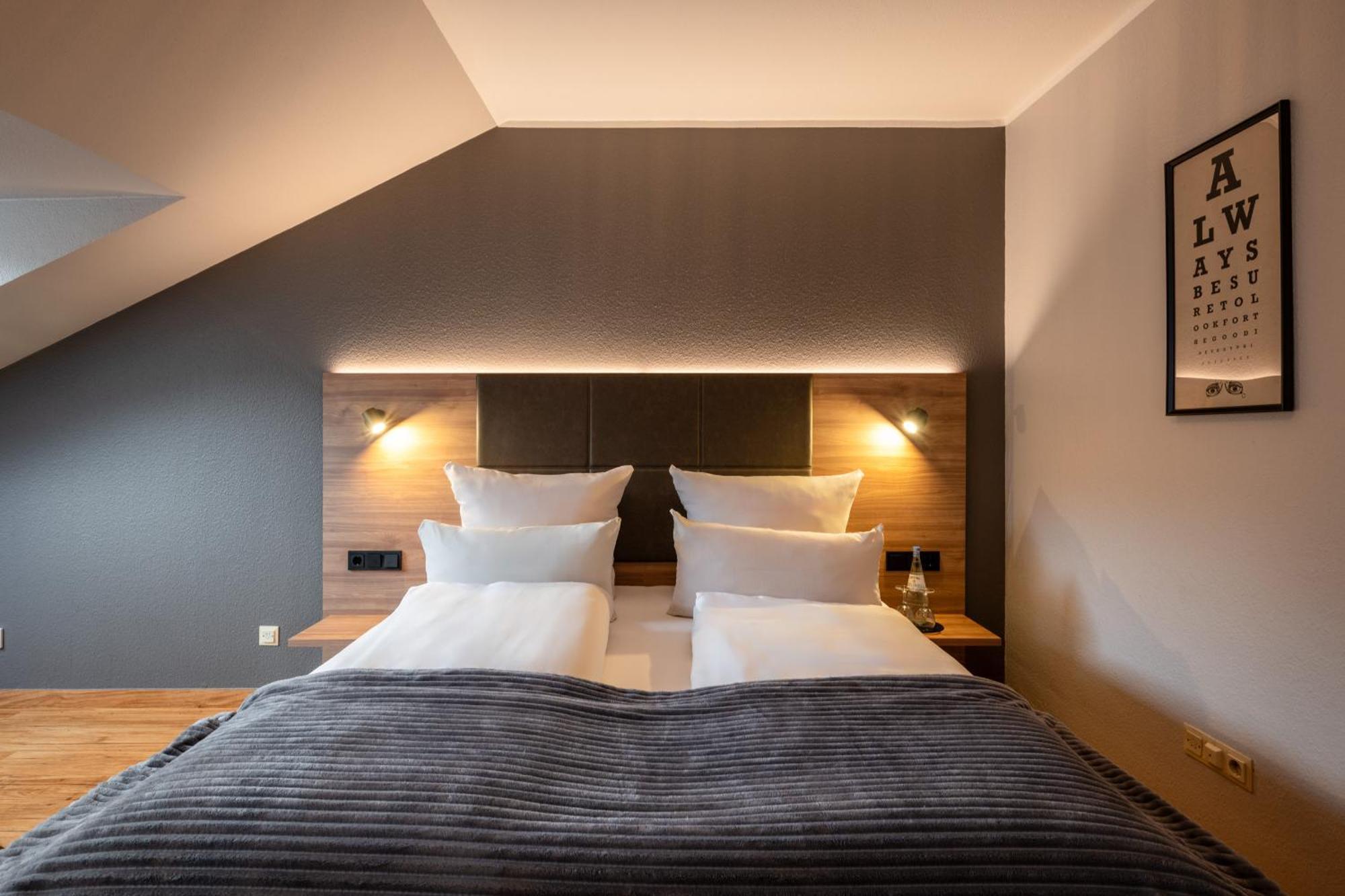Double Room,1565255602:JPEG