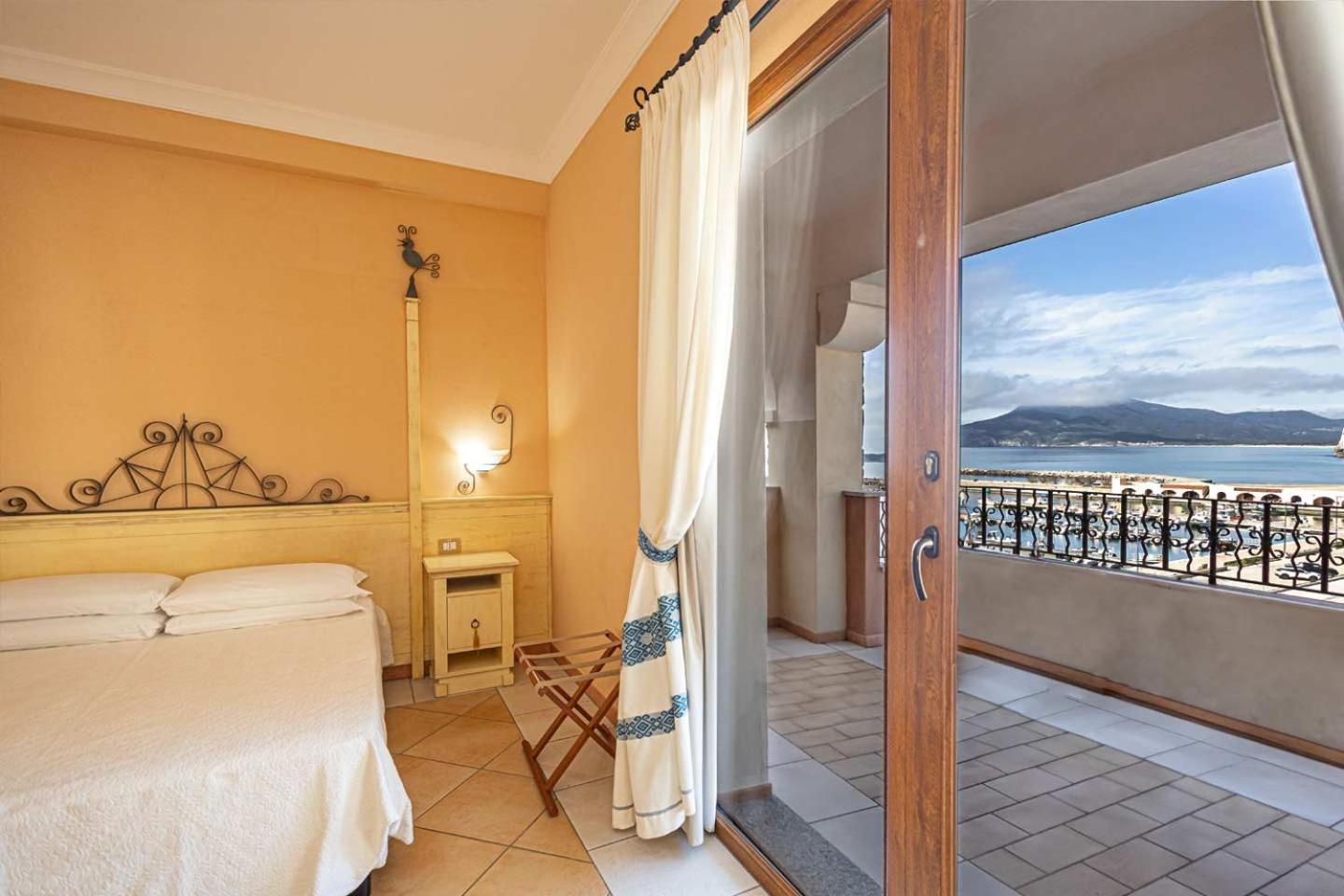 Superior Quadruple Room Balcony Sea View,1565503705:JPEG