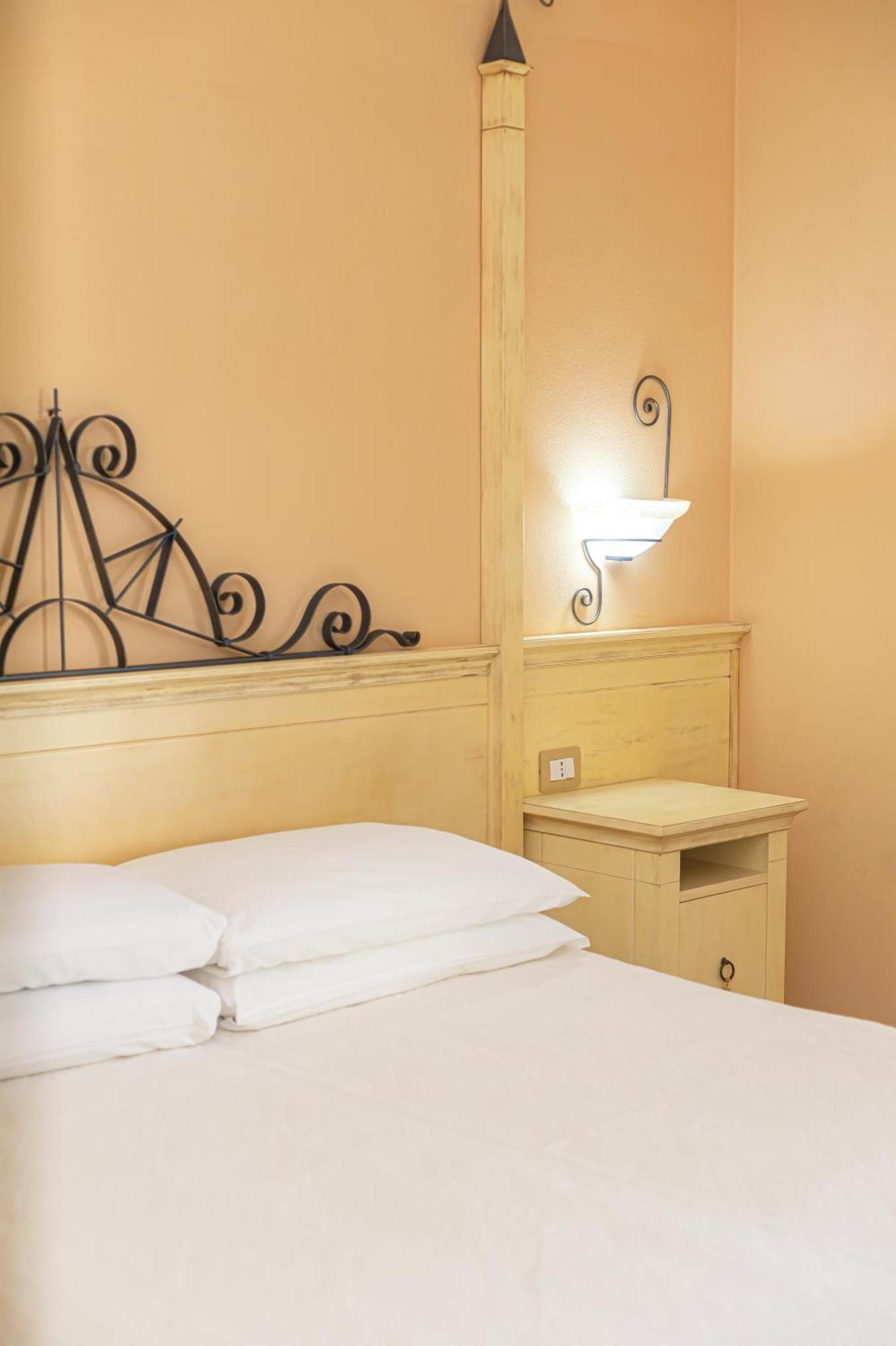 Standard Double or Twin Room,1565511397:JPEG