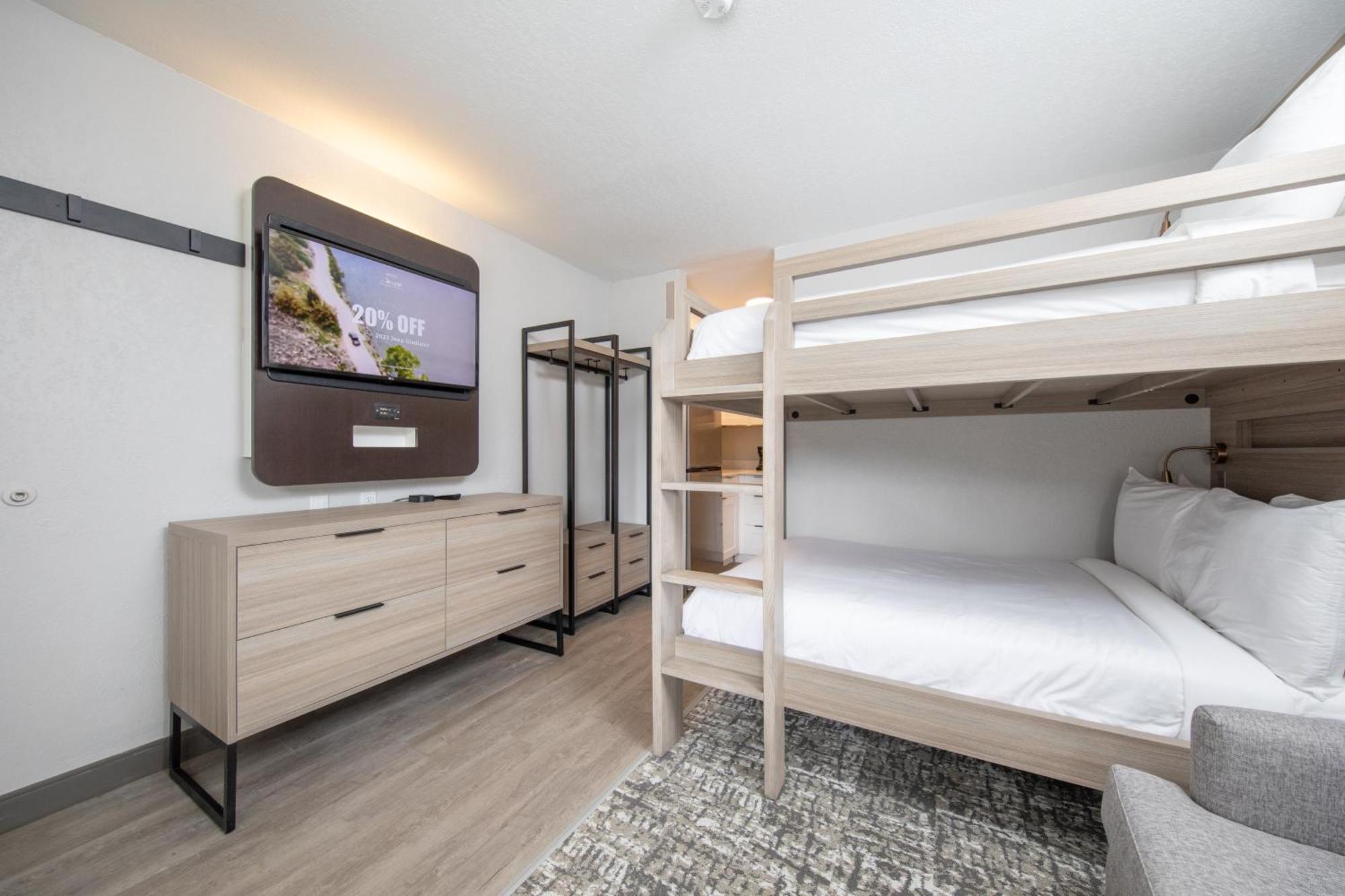 Full Bunk Bed Studio Kitchenette Non-Smoking,1565548120:JPEG