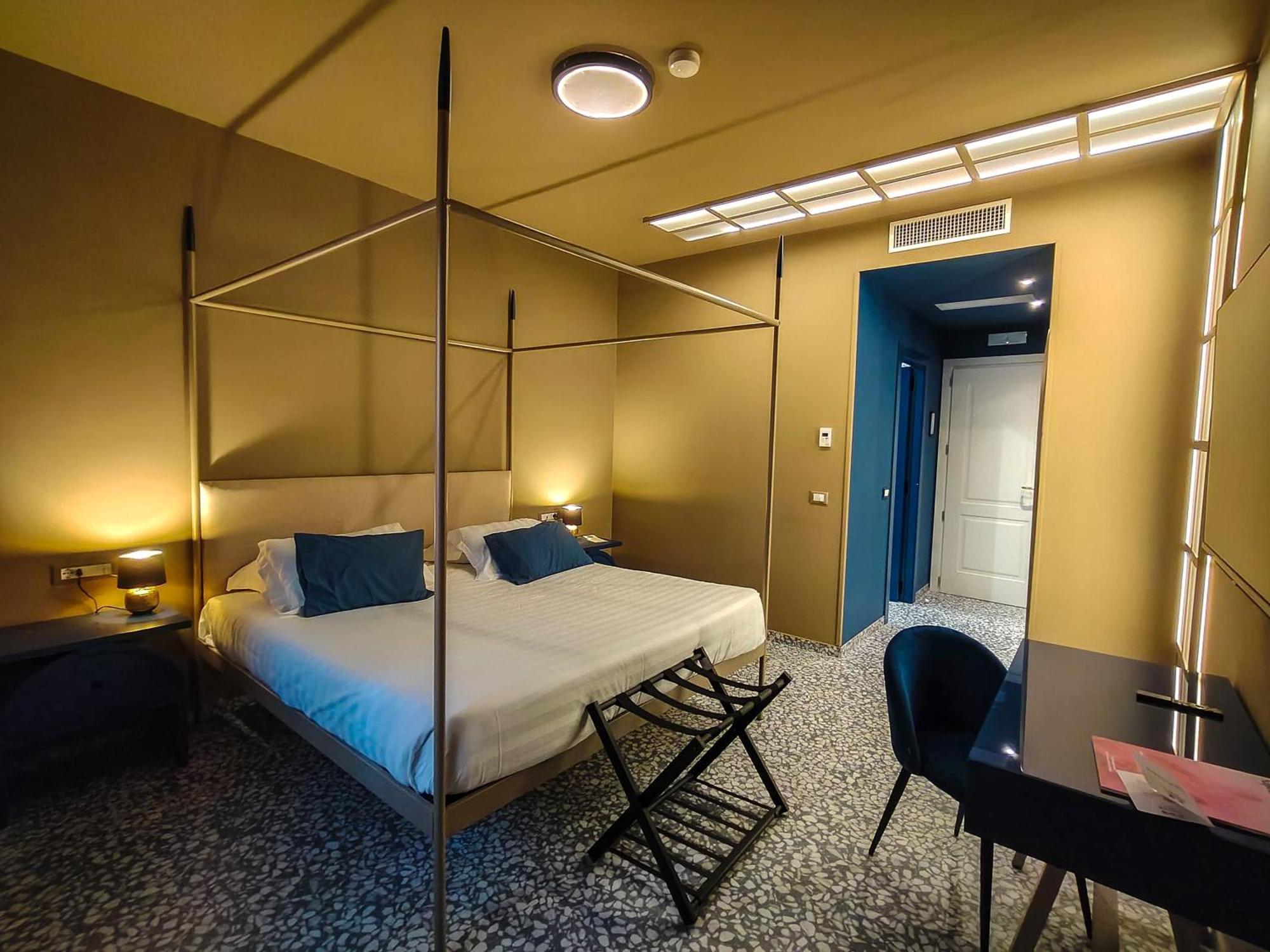 Standard Queen Room