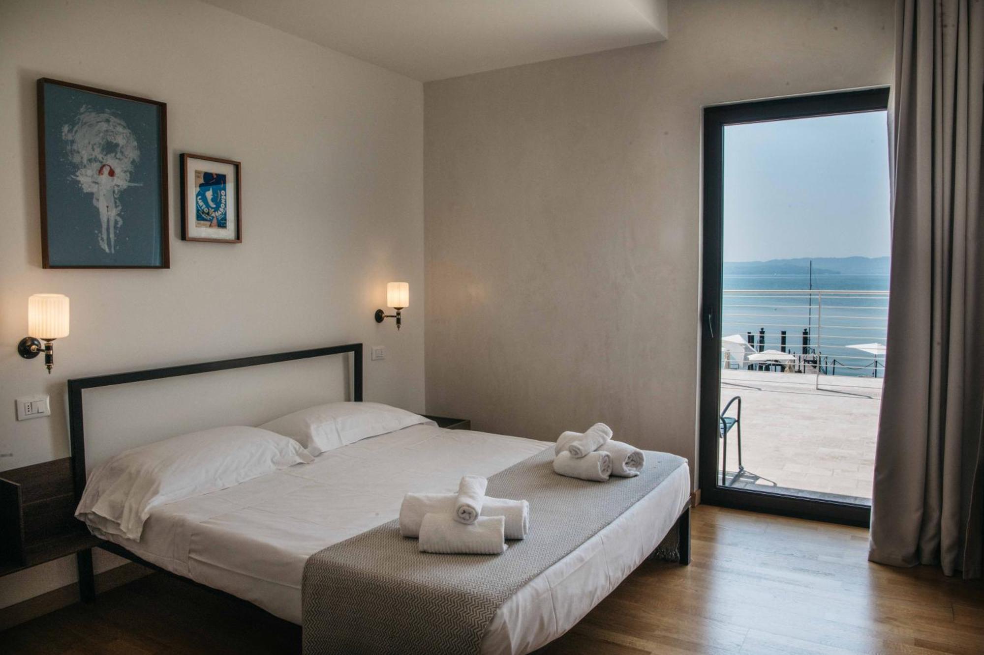 Deluxe Double Room Balcony Lake View