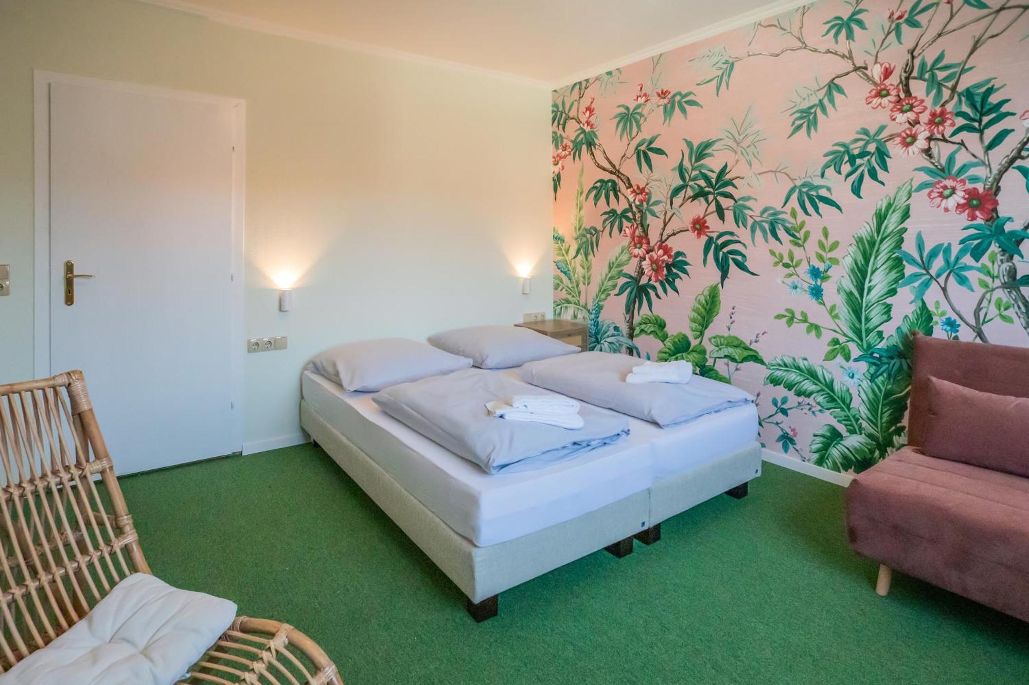 Large Double Room,1565596816:JPEG