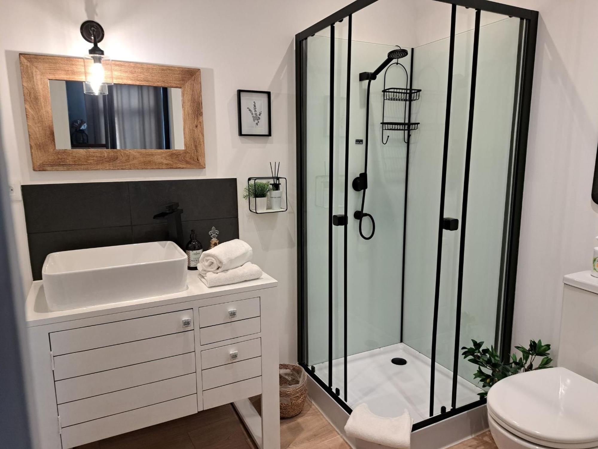 Double Room,1565659411:JPEG