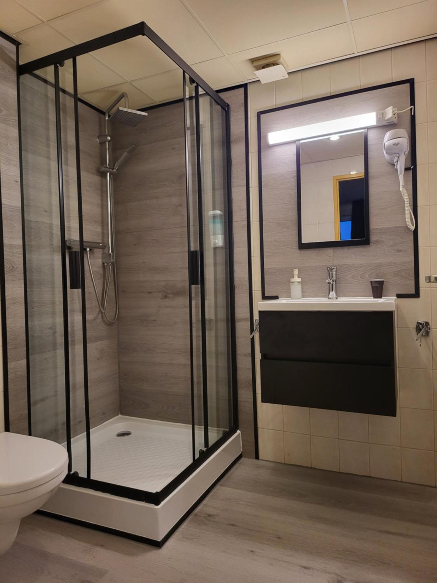 Double or Twin Room Private Bathroom