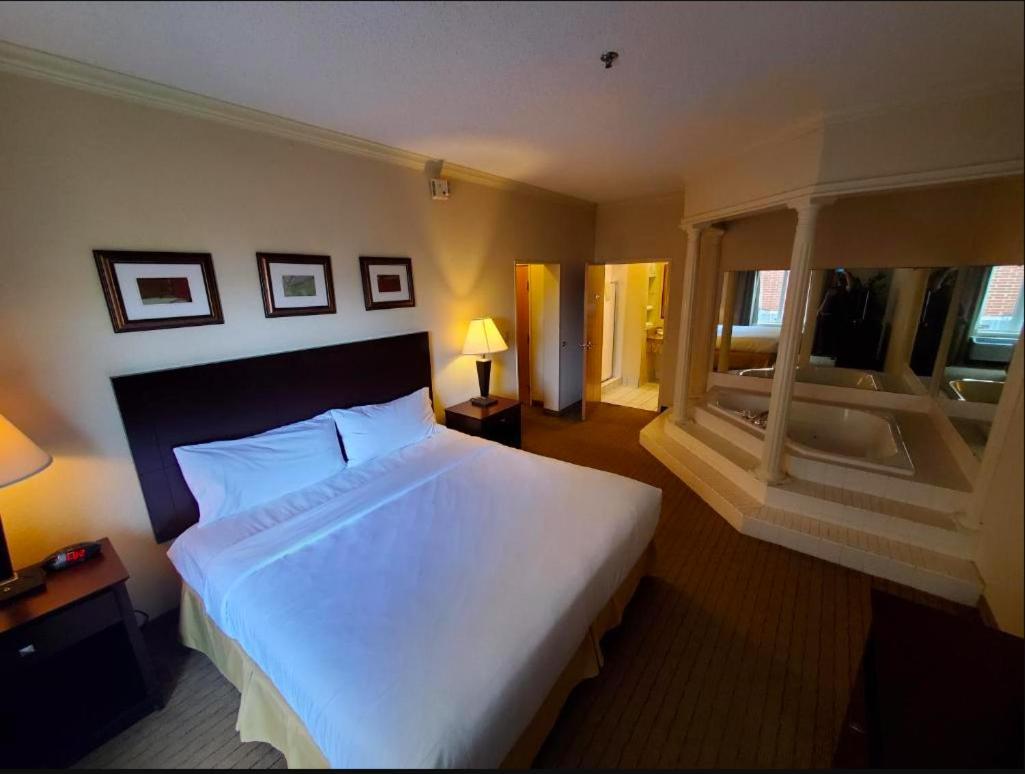 King Suite with Spa Bath