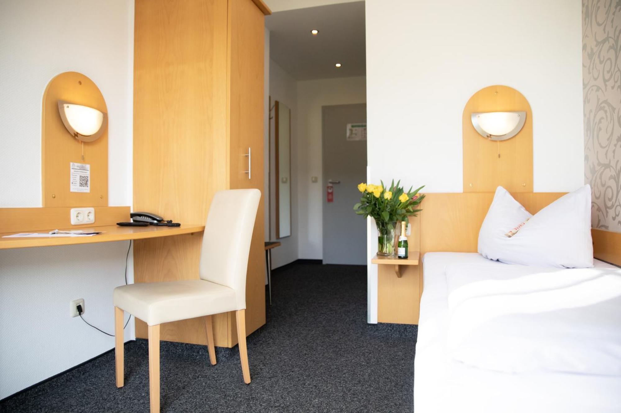 Single Room,1566903683:JPEG