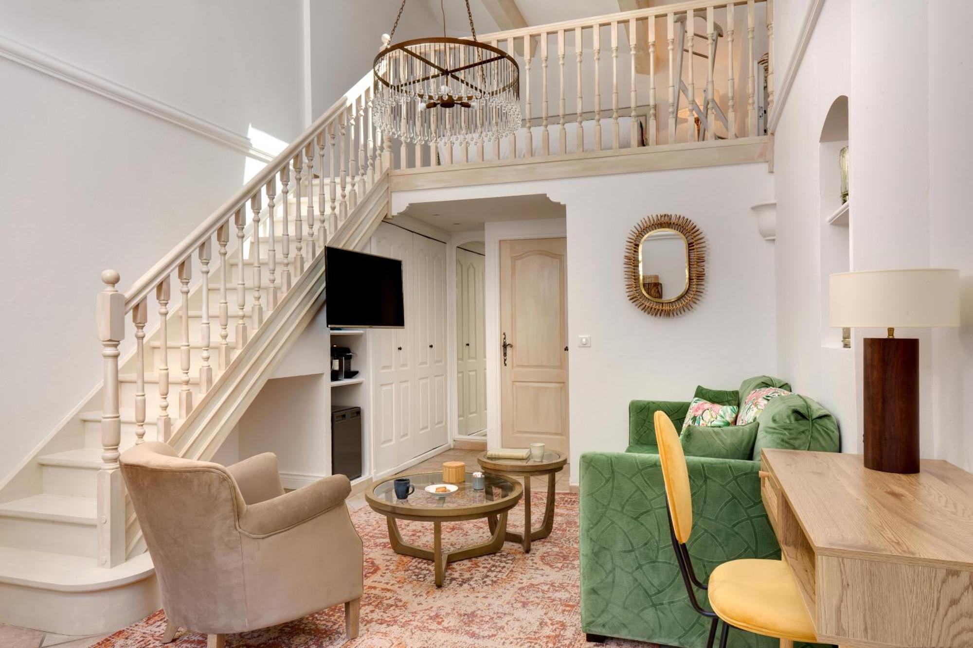 Superior Duplex Room,1580267115:JPEG