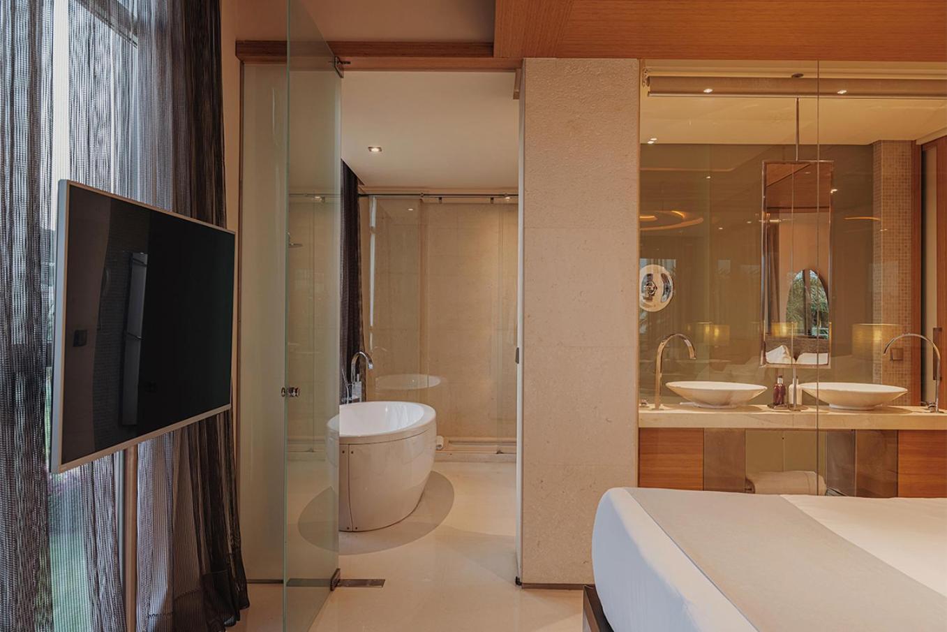 Suite Grand Corner con terraza grande, vistas al mar, bañera exterior y acceso al spa