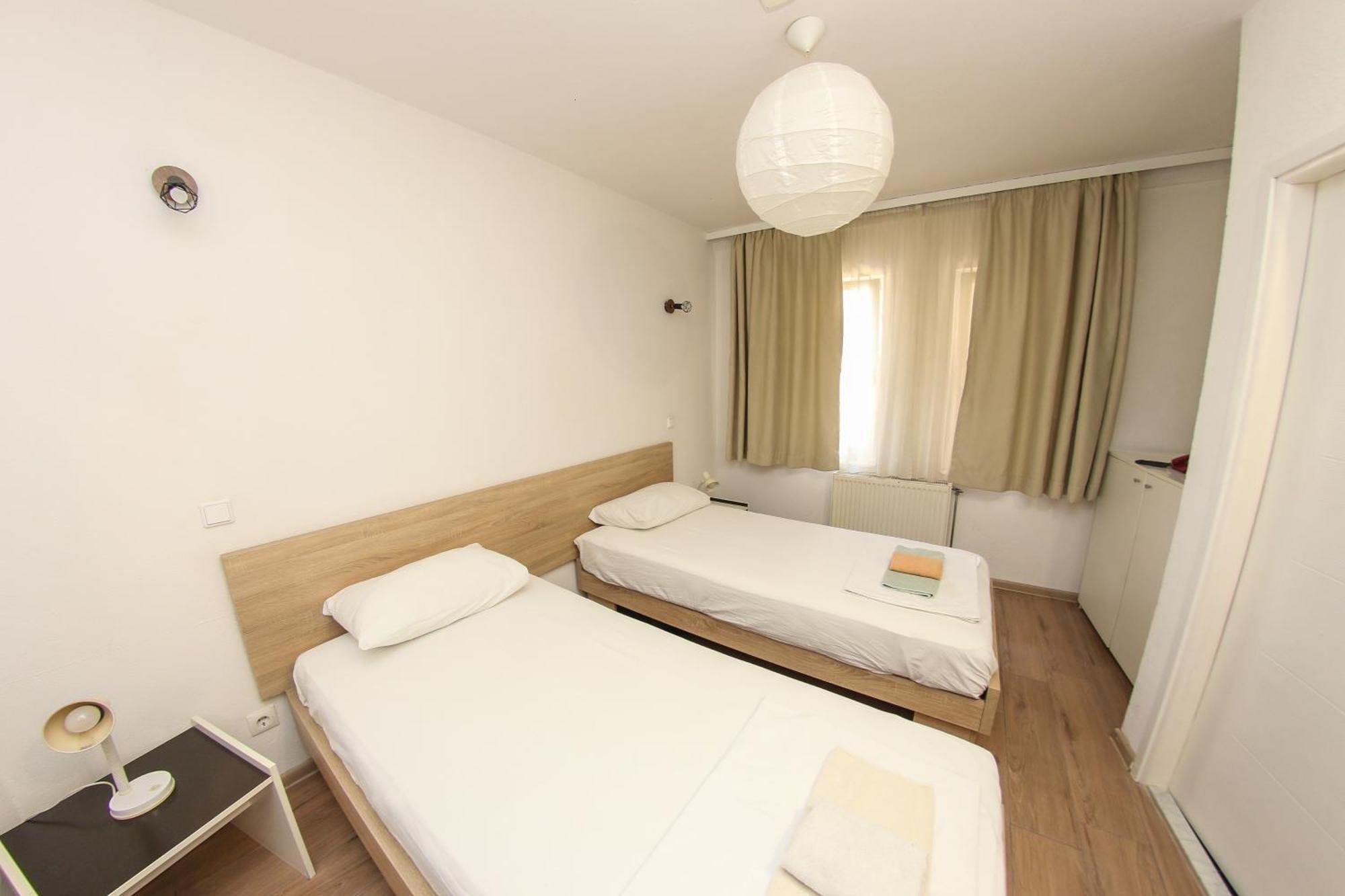 Twin Room,1566953333:JPEG