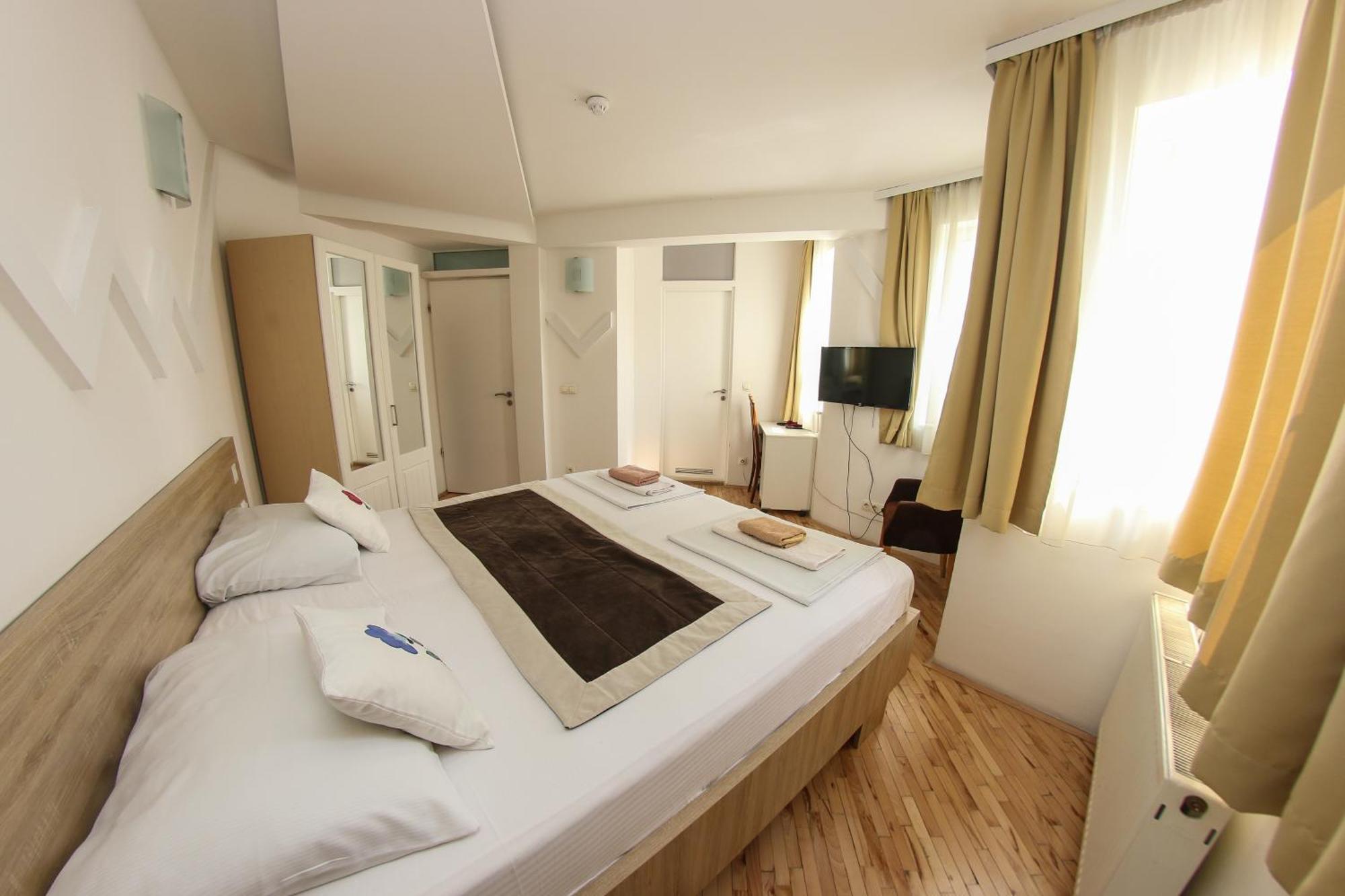 Double Room,1566953330:JPEG