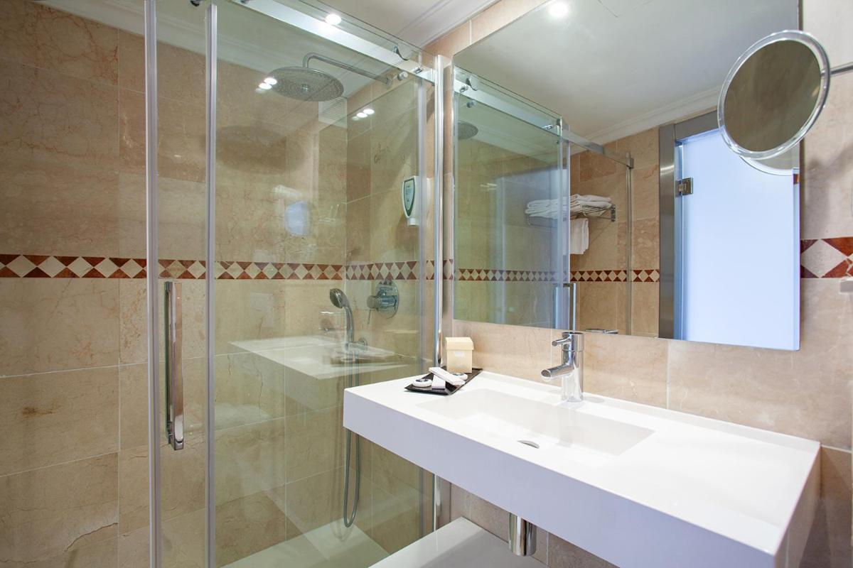 Double or Twin Room Sea View