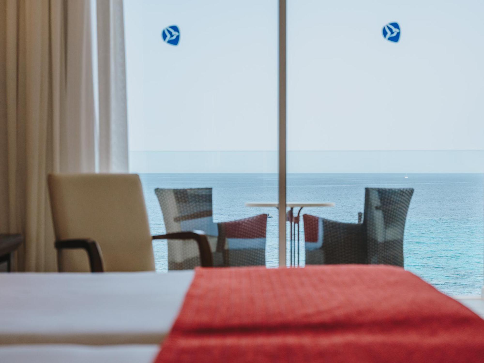 Double or Twin Room Sea View