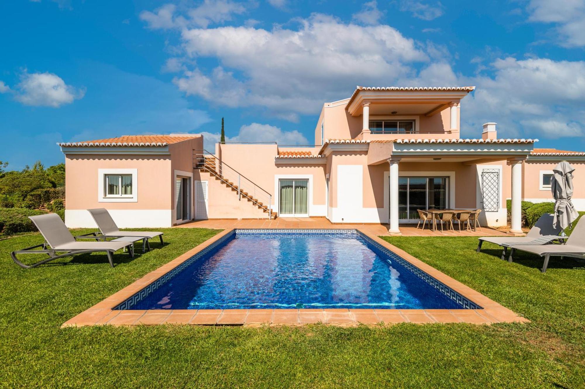 Three-Bedroom Villa Private Pool,1566984200:JPEG