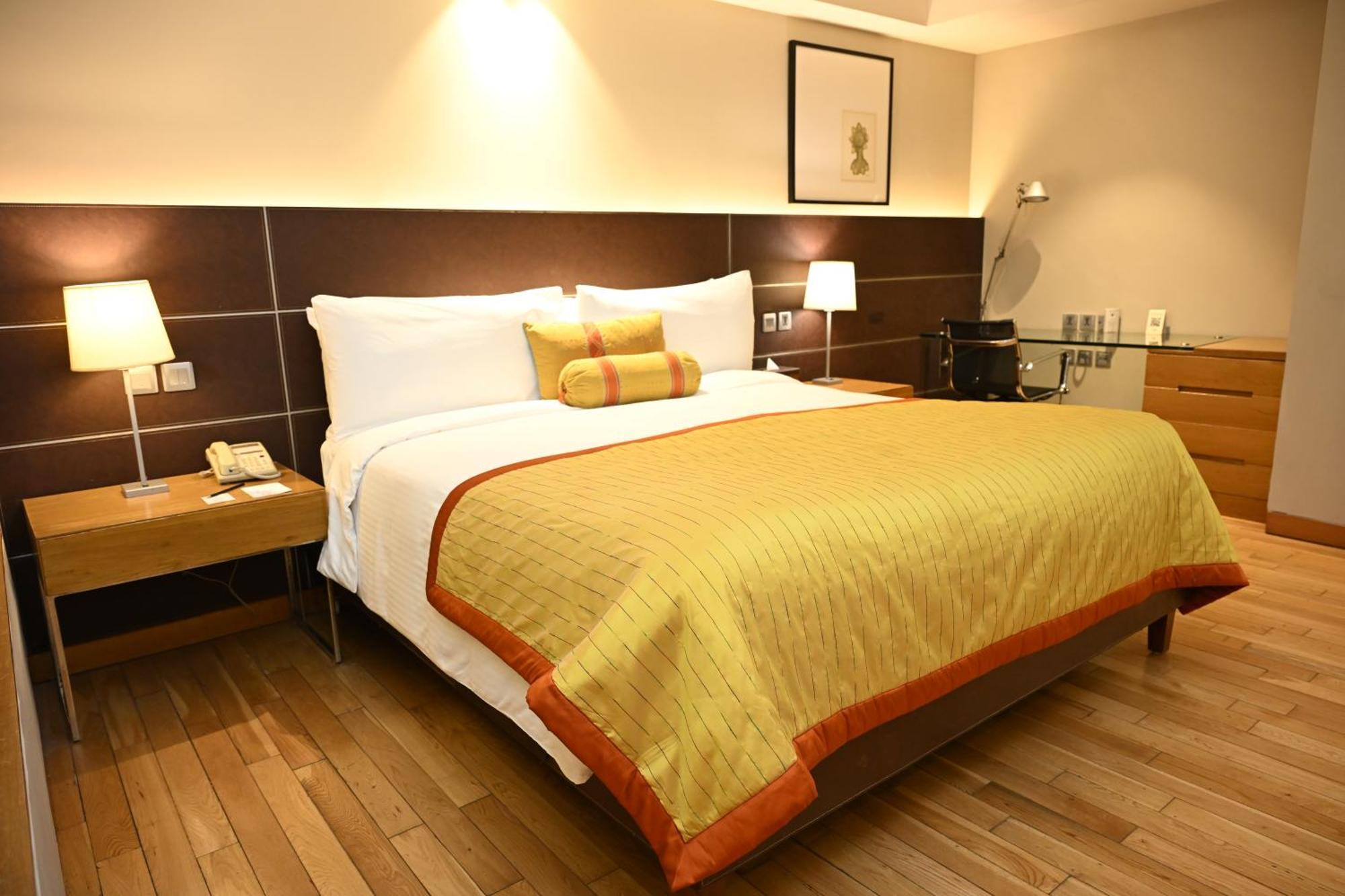 Executive Club King Room - 10% discount on Food & soft beverages, Laundry & Spa,1566984368:JPEG
