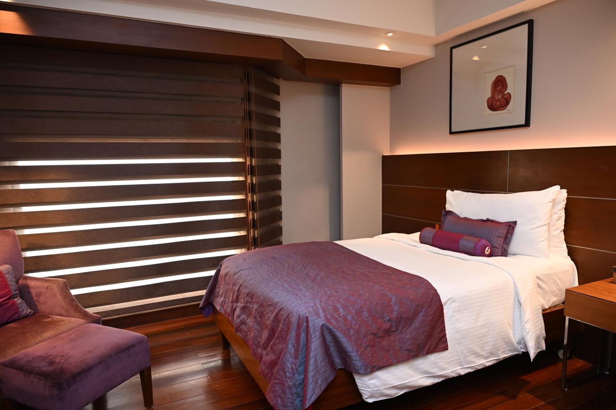 Premier King Room - 10% discount on Food & soft beverages, Laundry & Spa,1566984311:JPEG