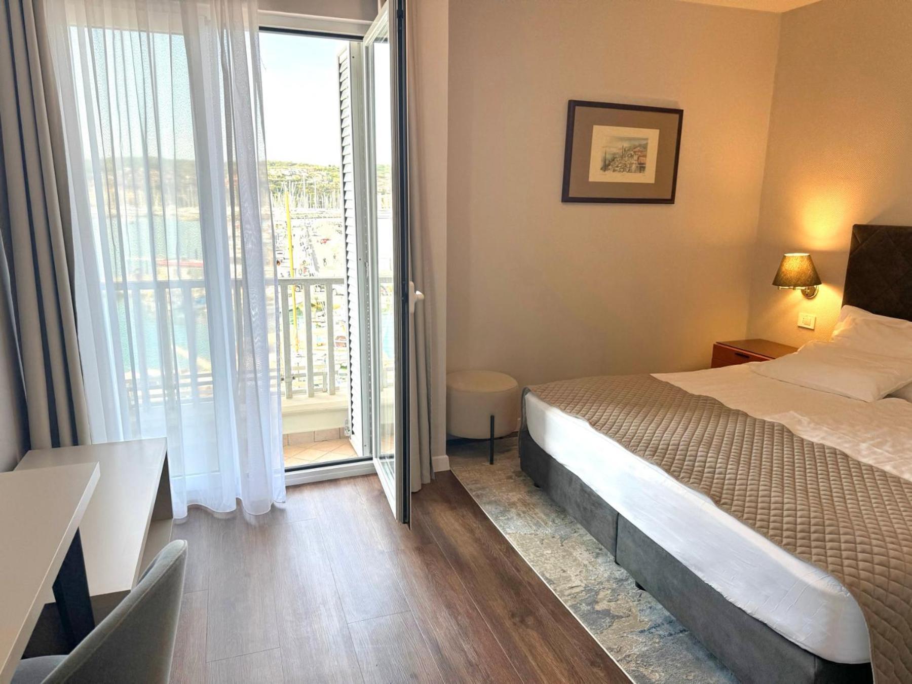 Double or Twin Room Sea View