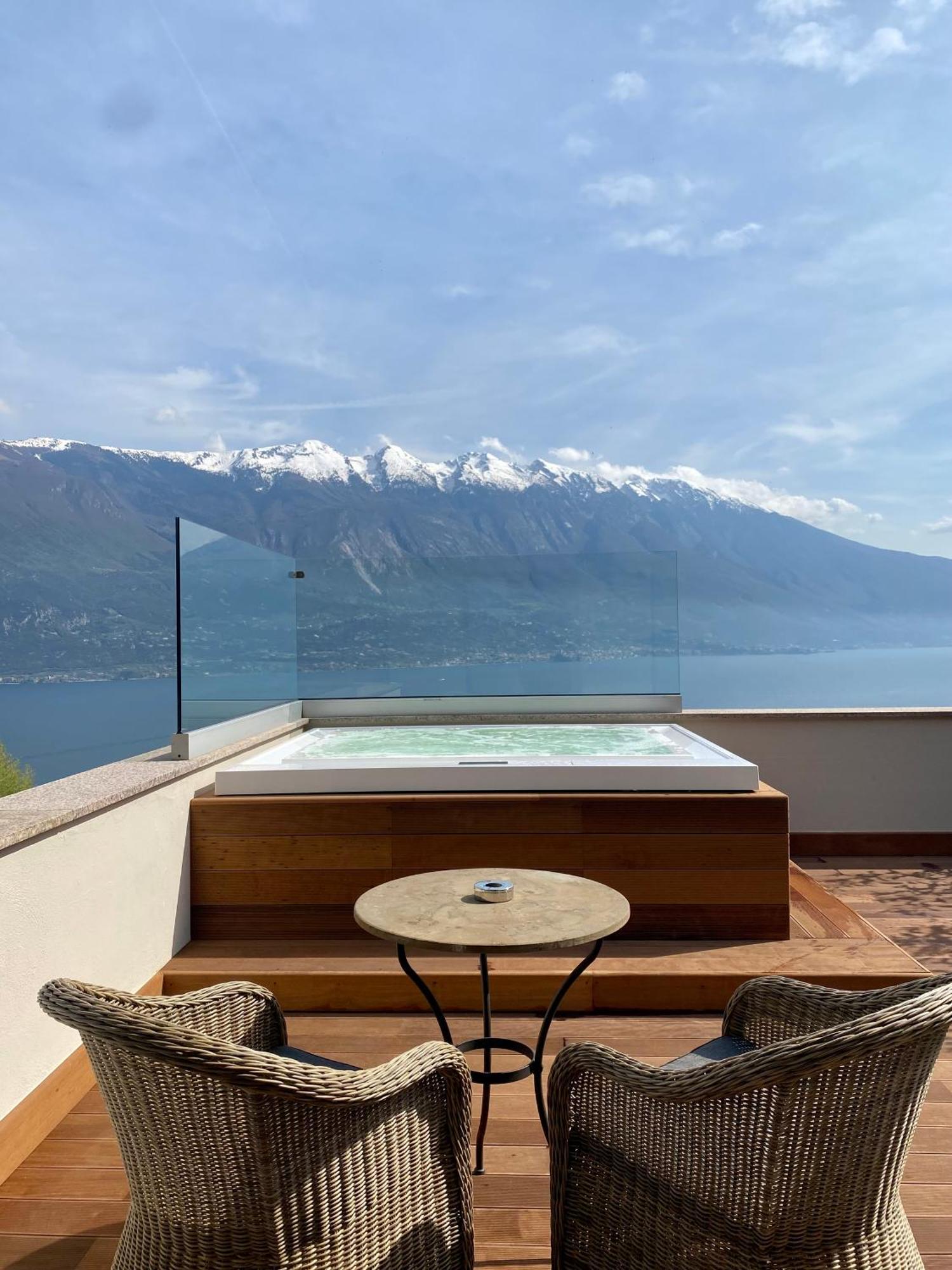 Suite with Lake View,1710603954:JPEG