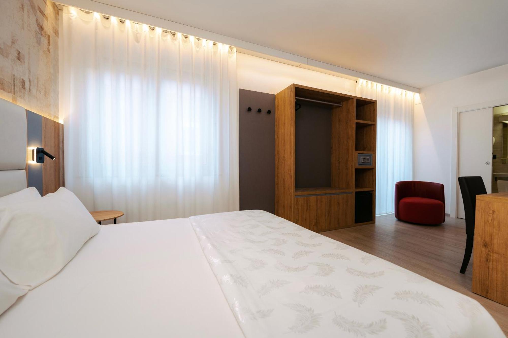 Deluxe Queen Room