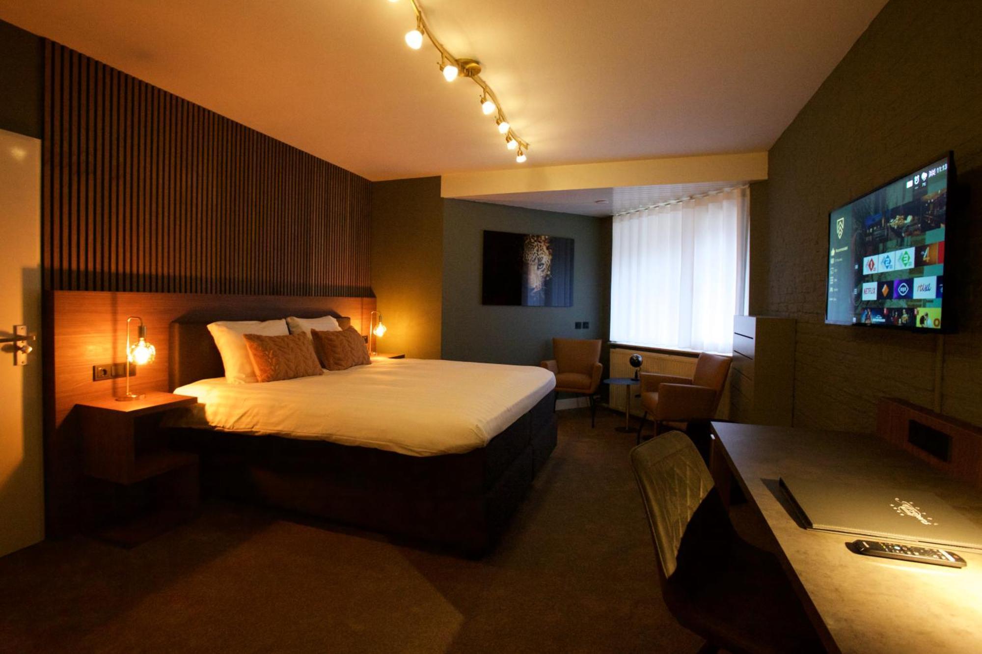 Two-Bedroom Suite,1567033949:JPEG