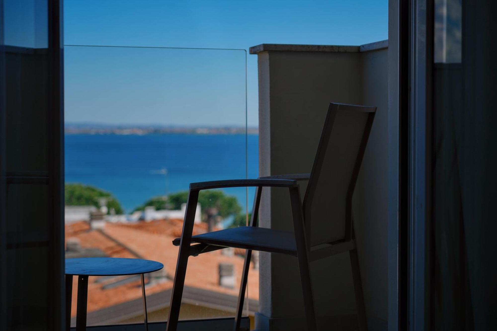 Double Room Balcony Lake View