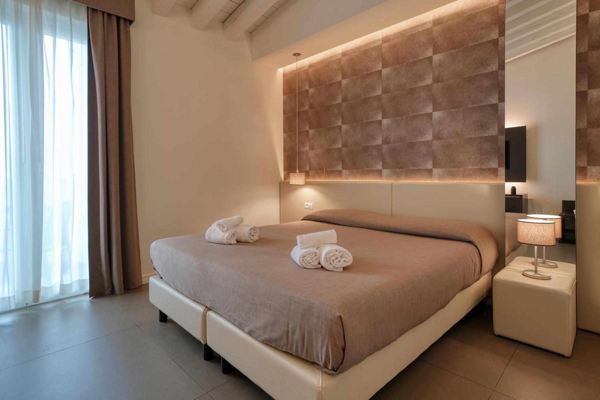 Double Room Balcony Lake View