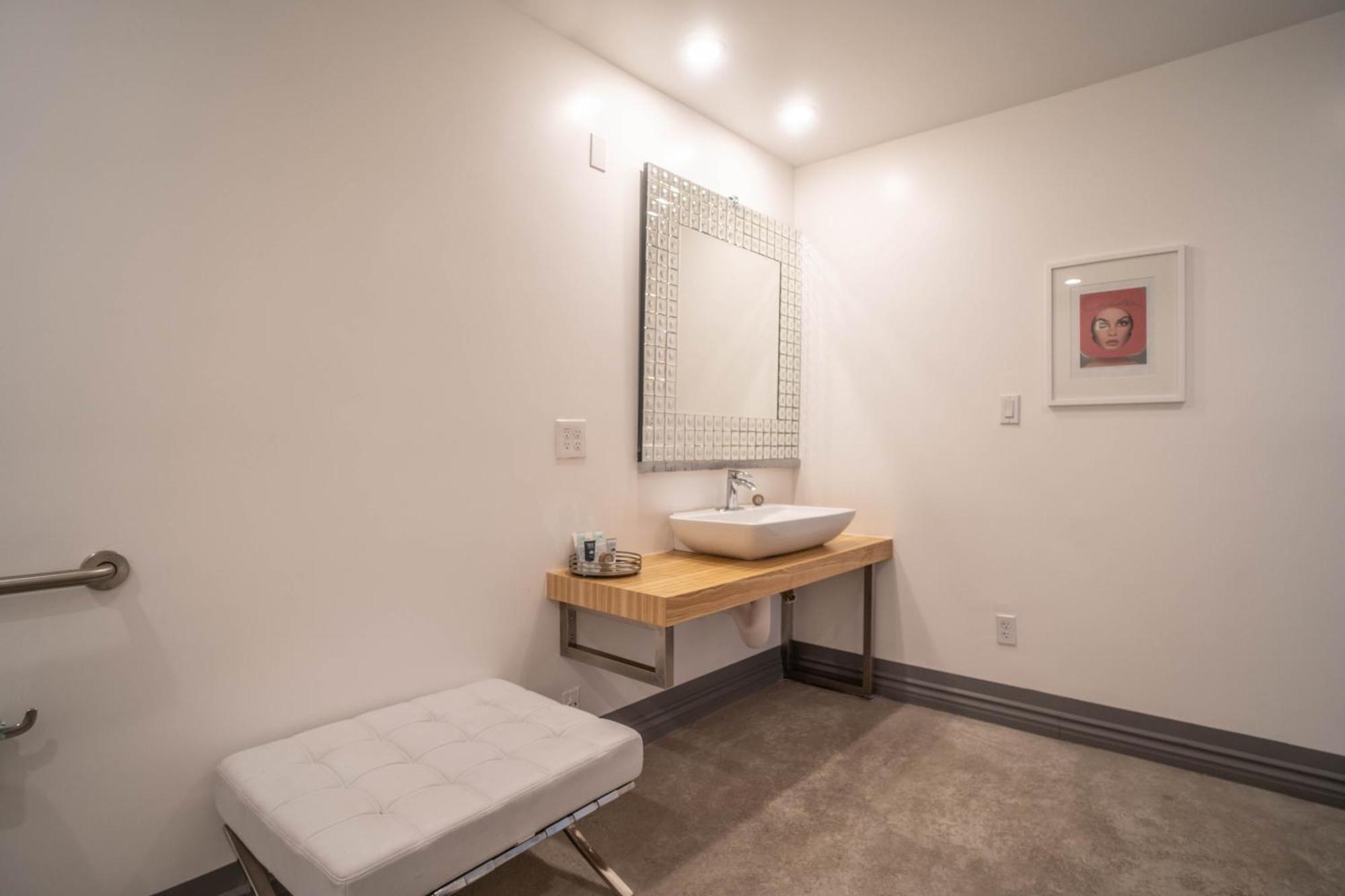 King Room Roll Shower Disability Access