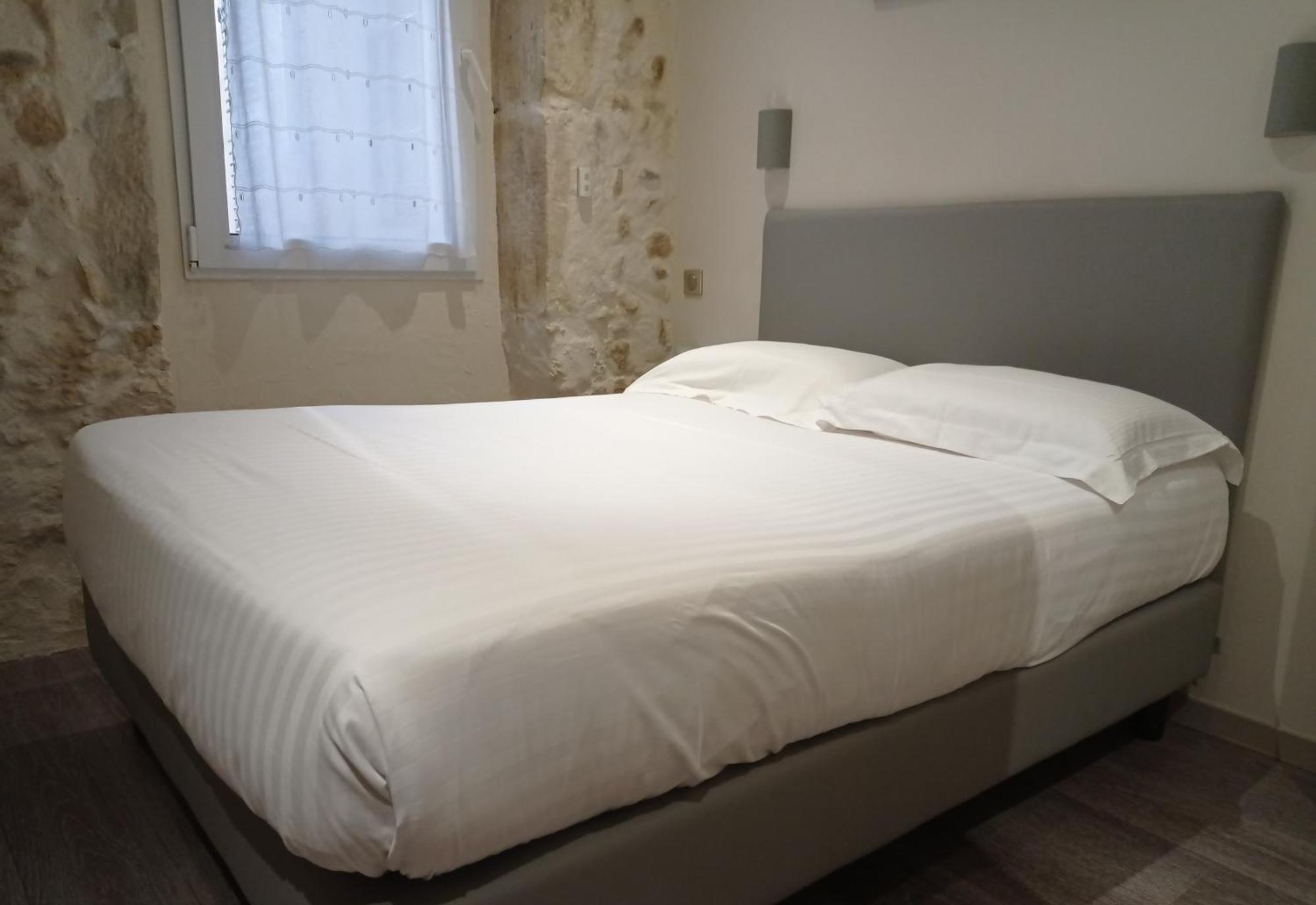Small Single Room,1566965855:JPEG
