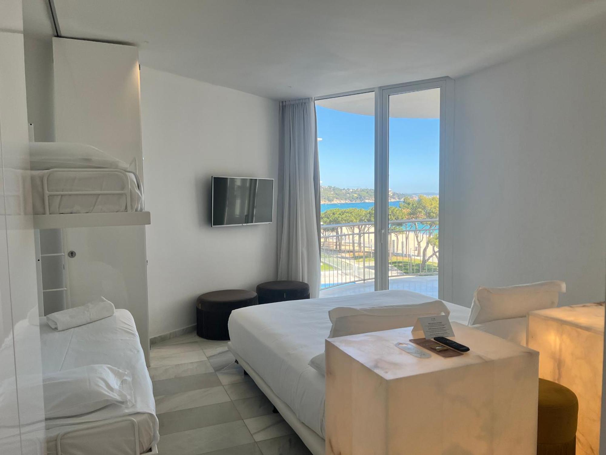 Double Room Lateral Sea View Balcony