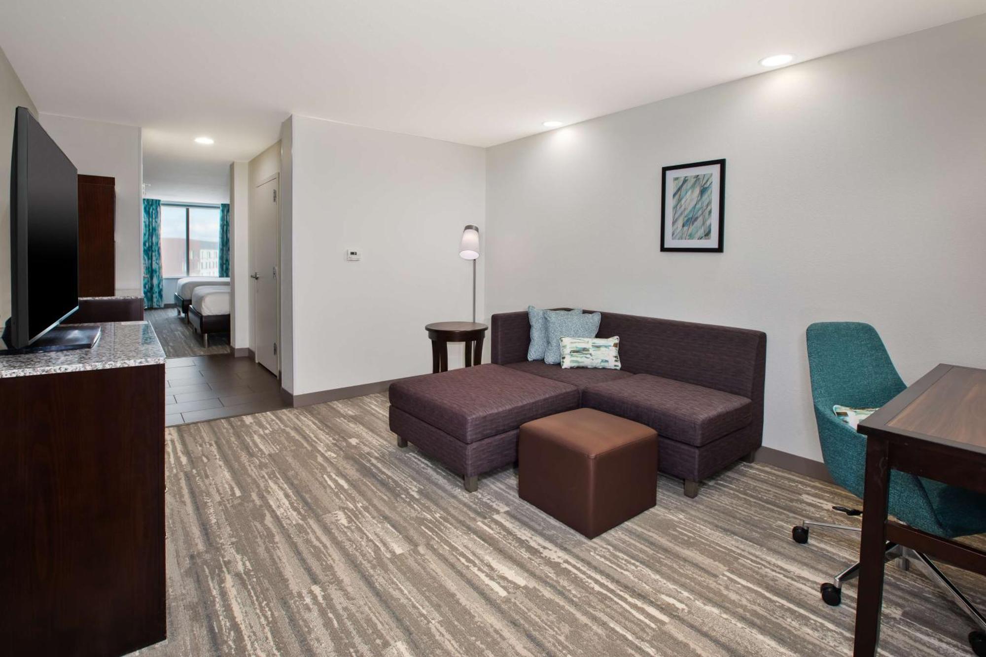 One-Bedroom Queen Suite,1567007669:JPEG