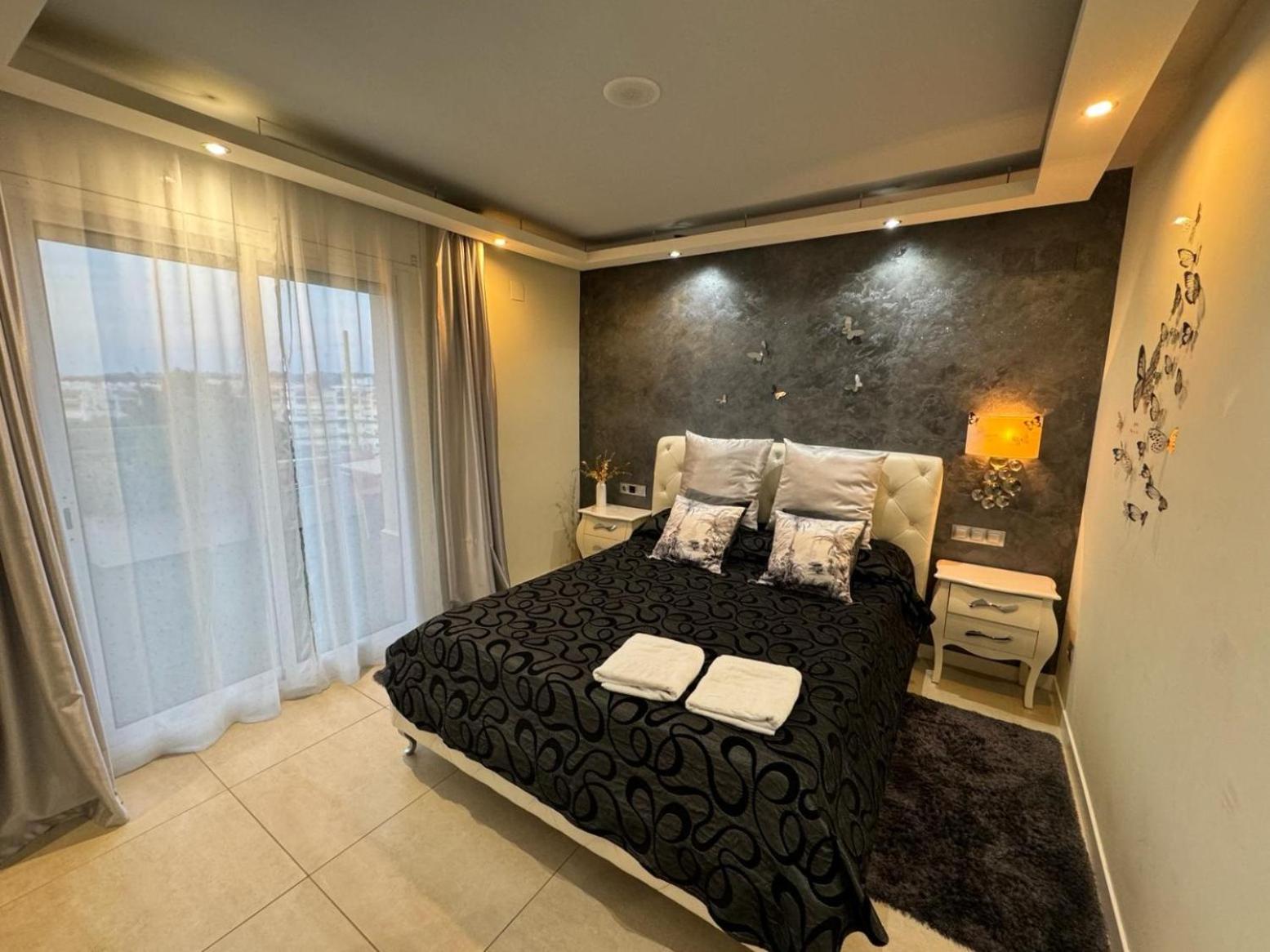 Deluxe Double Room Balcony,1567738631:JPEG