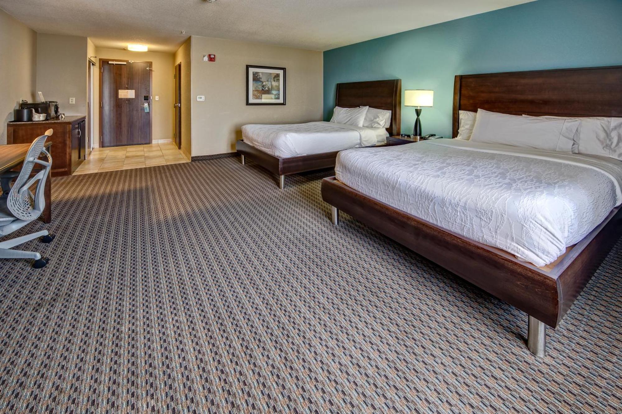 Queen Room Two Queen Beds Accessible Tub Mobility Access