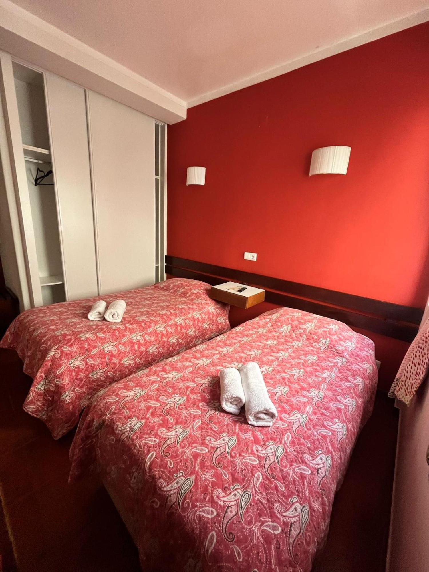 Twin Room Private Bathroom