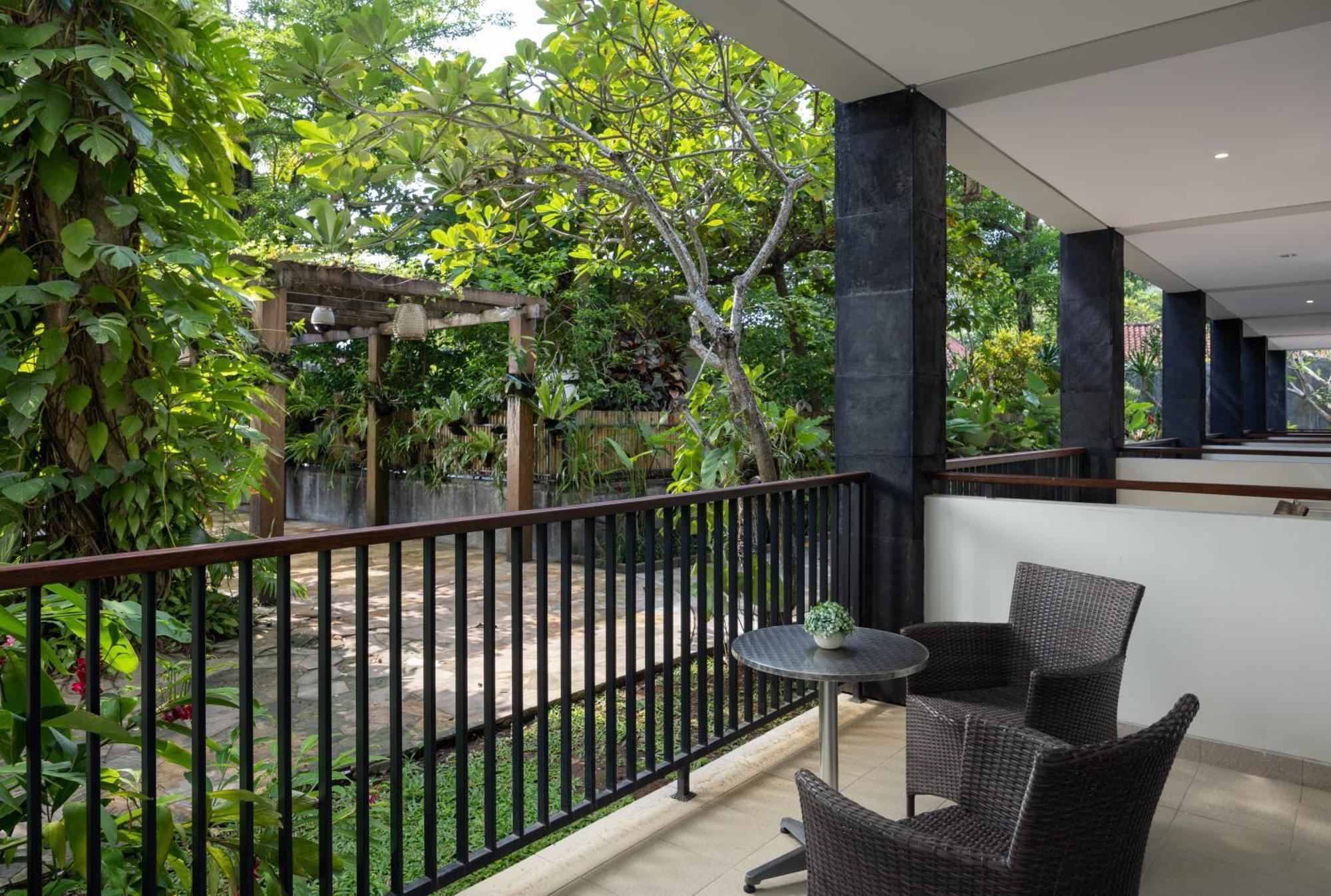 Taksu Suite Balcony