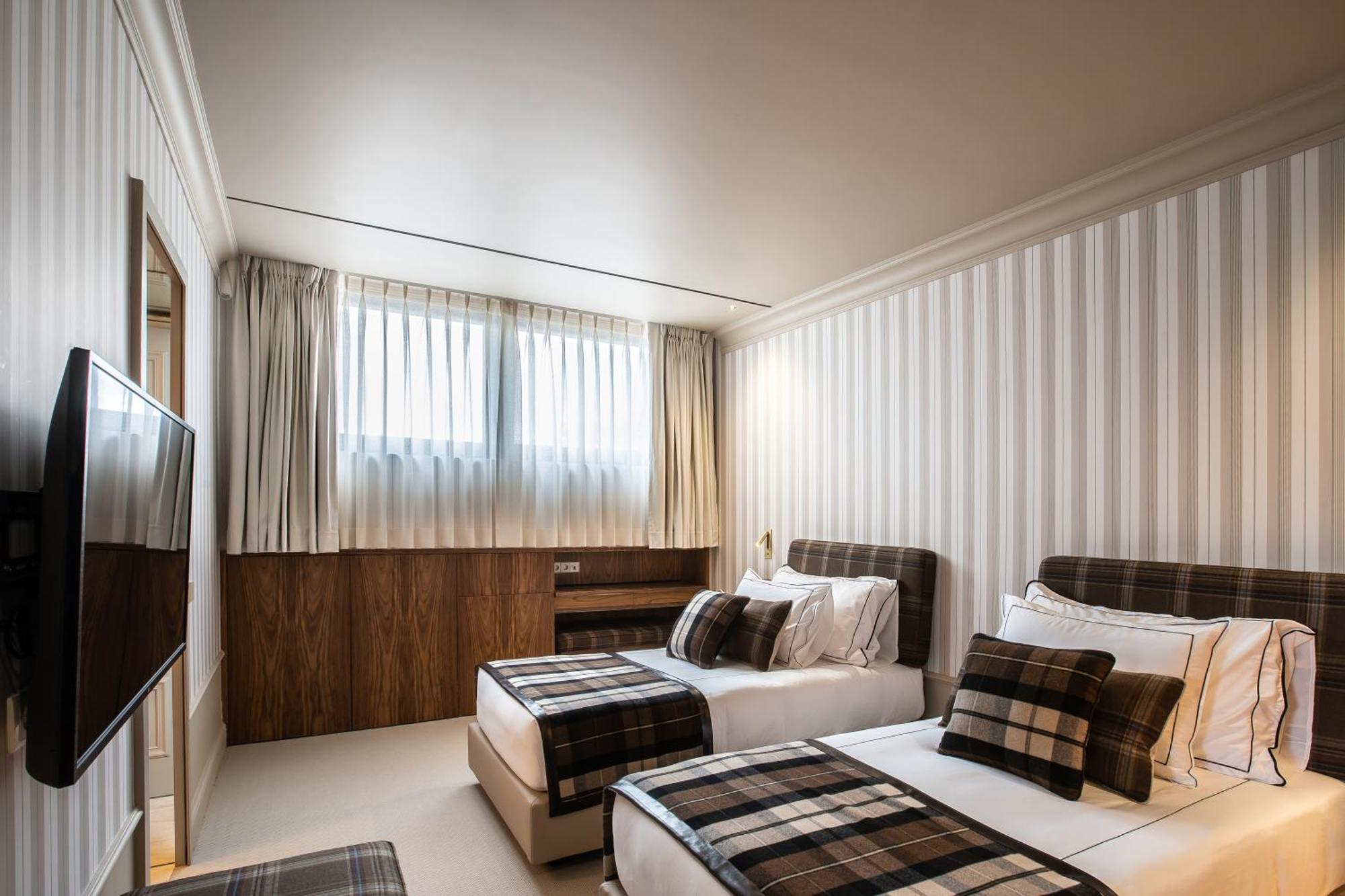 Premium Two Bedroom with River View,1567329272:JPEG