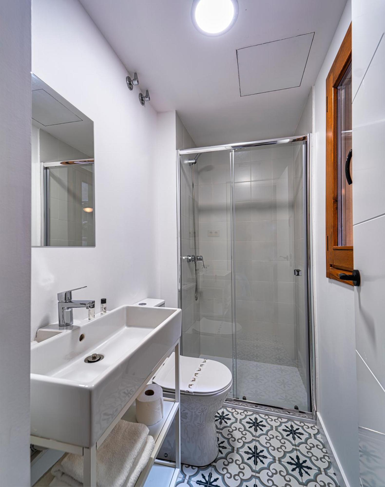 Double Room Private External Bathroom,1766468160:JPEG