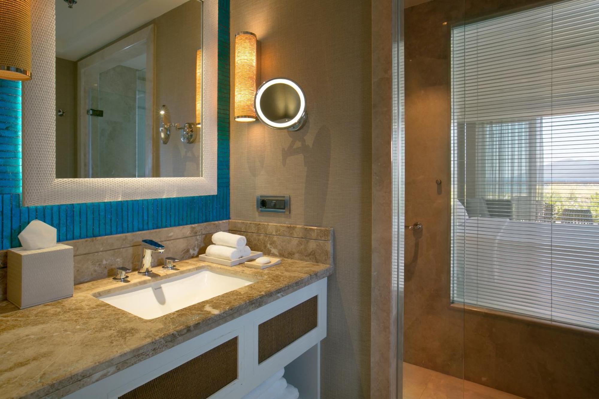 Premiere King Room Larger Guest room 1 King Sea view,1667449304:JPEG