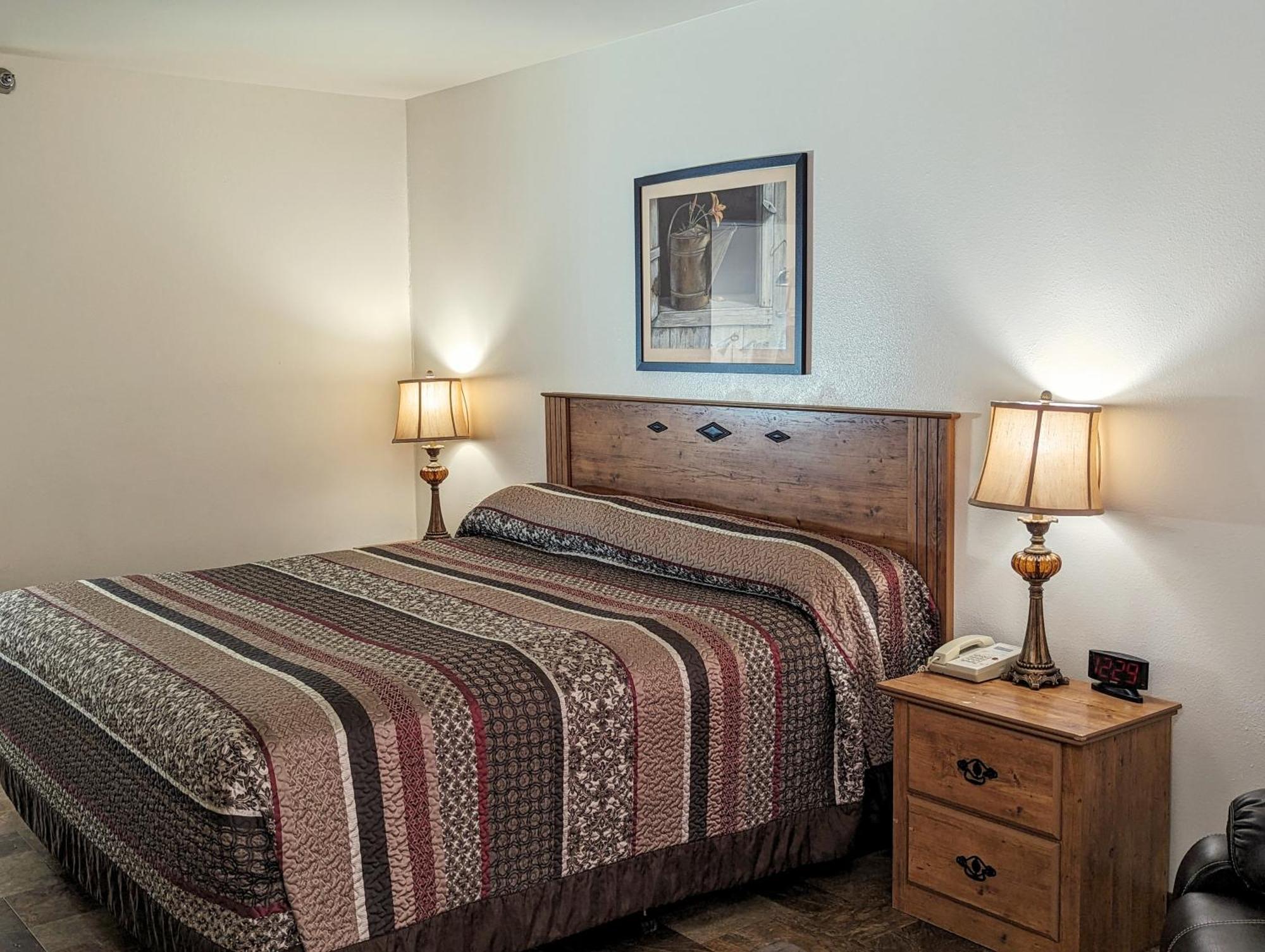 King Room Pet Friendly or Non-Smoking